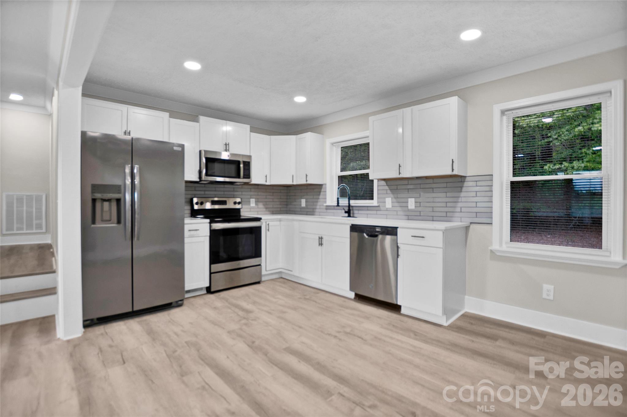 6957 Vintage Road Property Photo 5