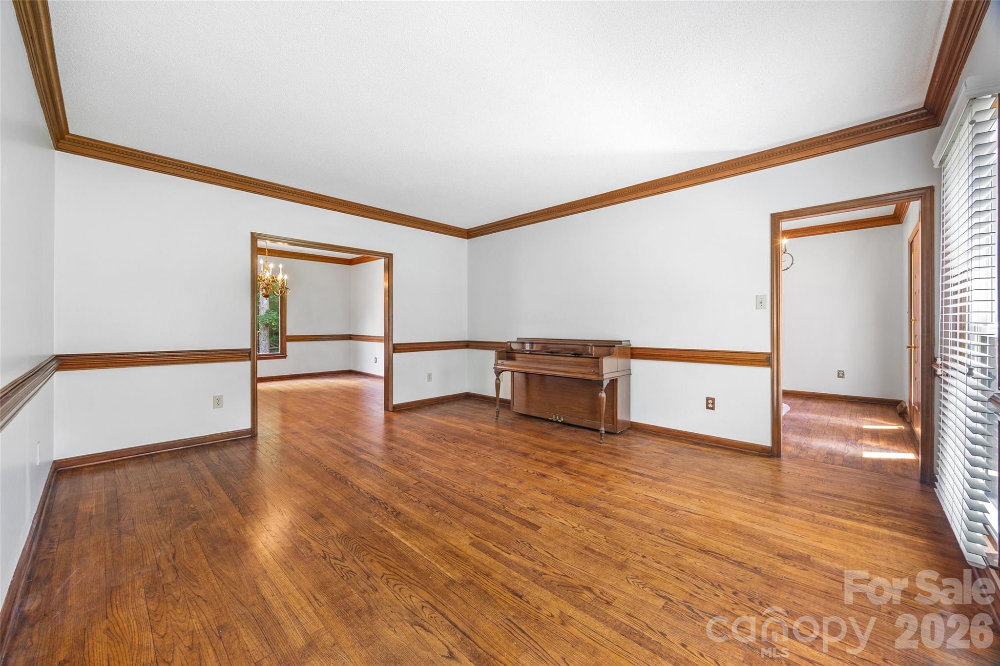 2510 Meredith Court Property Photo 4