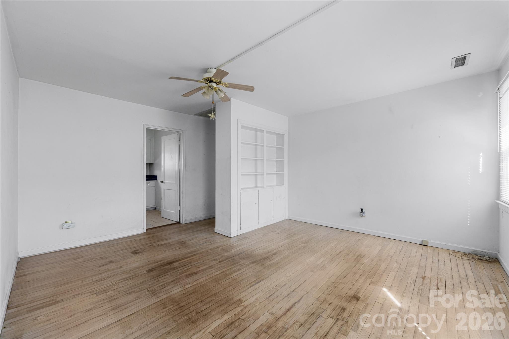 540 Wakefield Drive D Property Photo 6