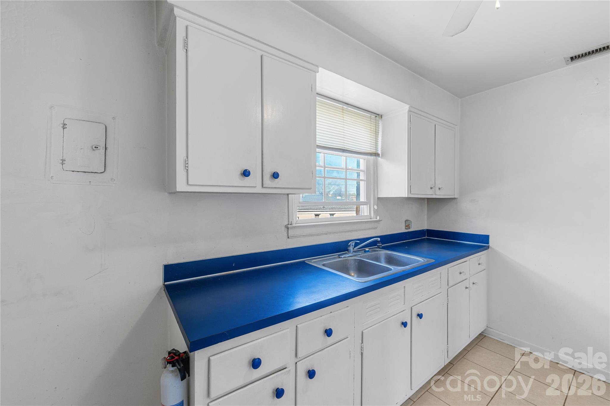 540 Wakefield Drive D Property Photo 11