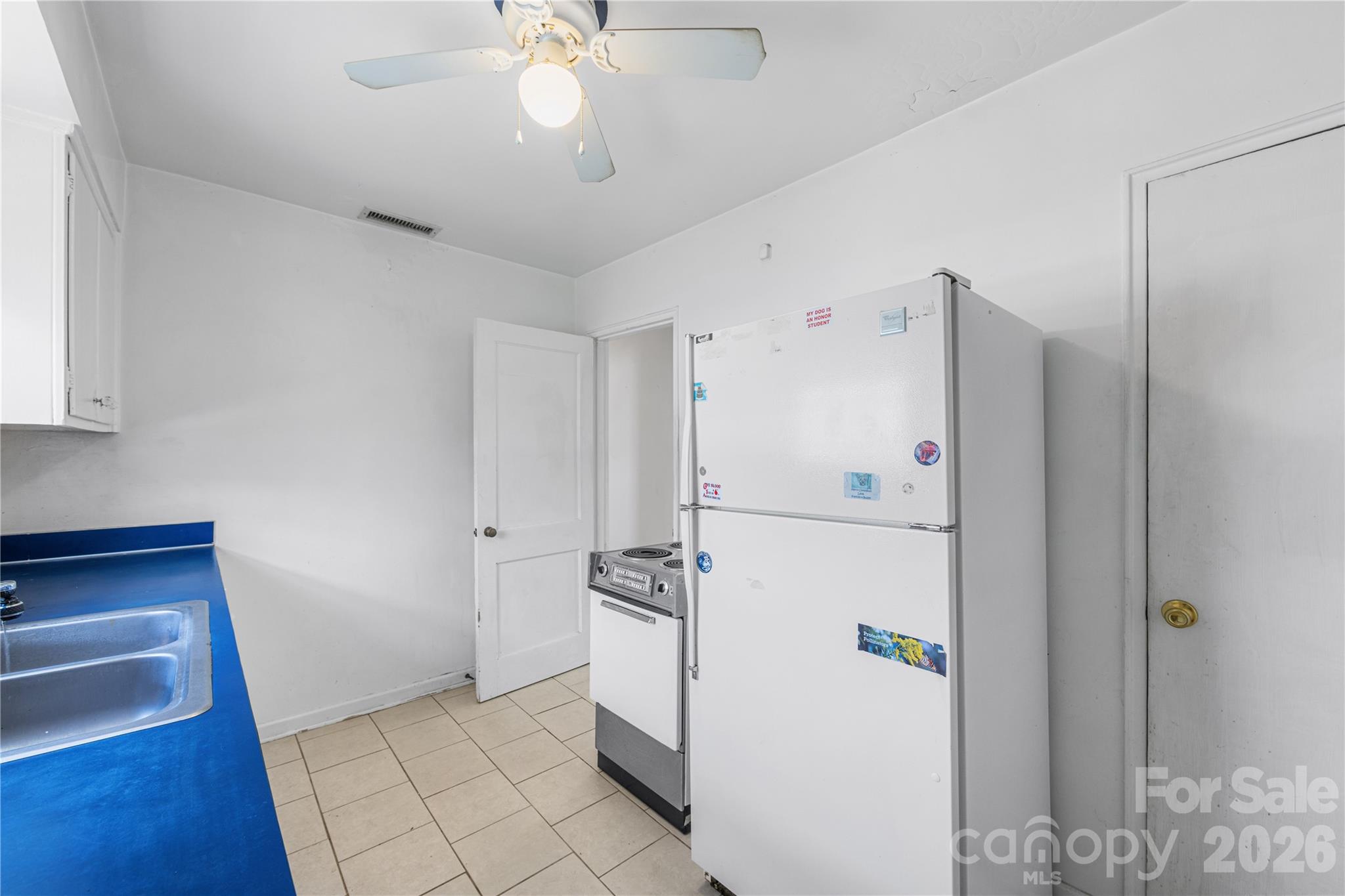540 Wakefield Drive D Property Photo 12