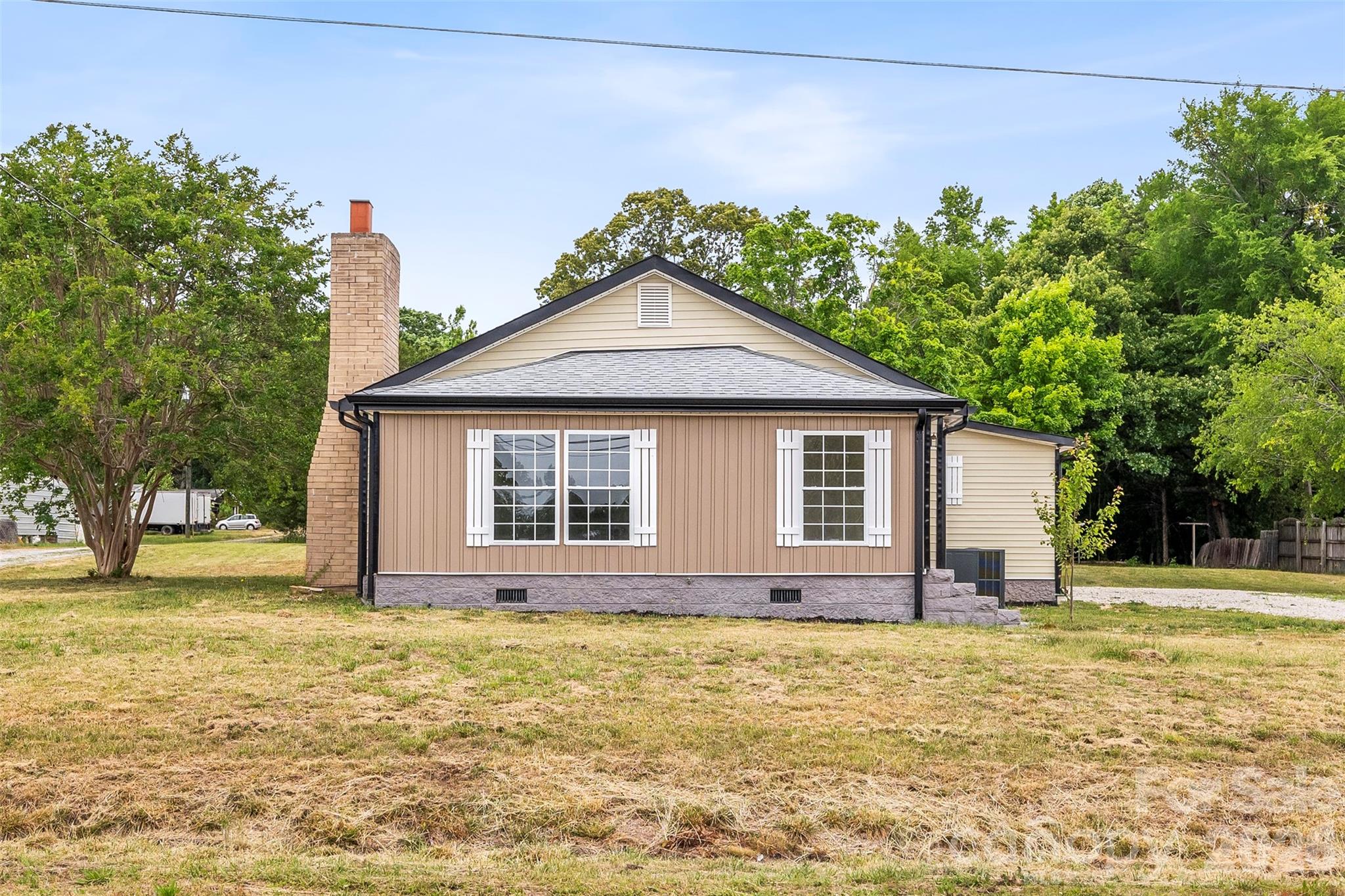 2480 Artz Road Property Photo 4