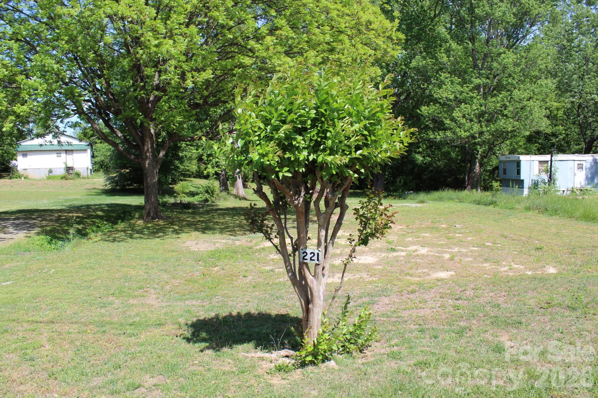 221 37th Street Property Photo 4
