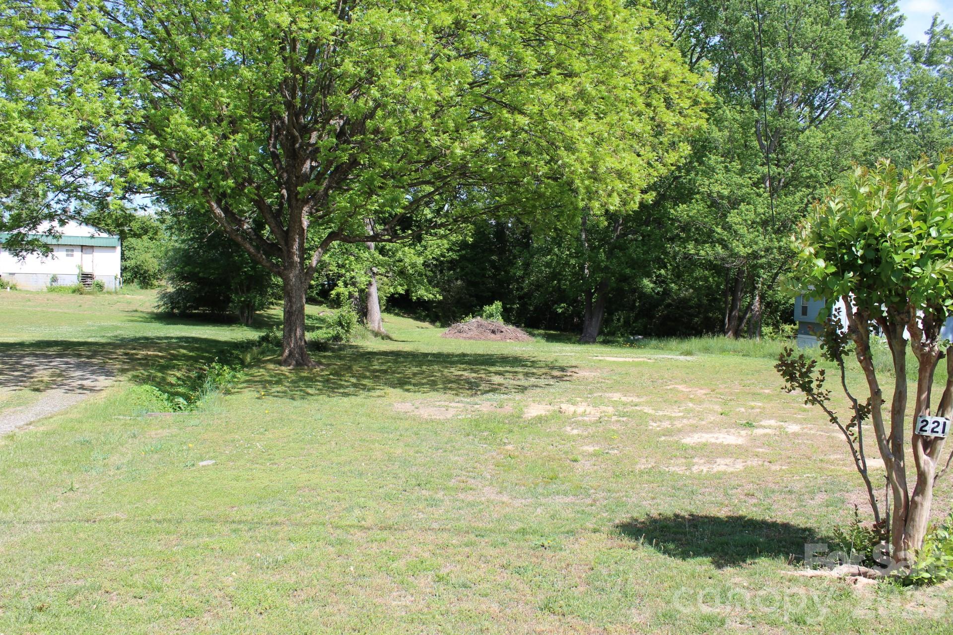221 37th Street Property Photo 5