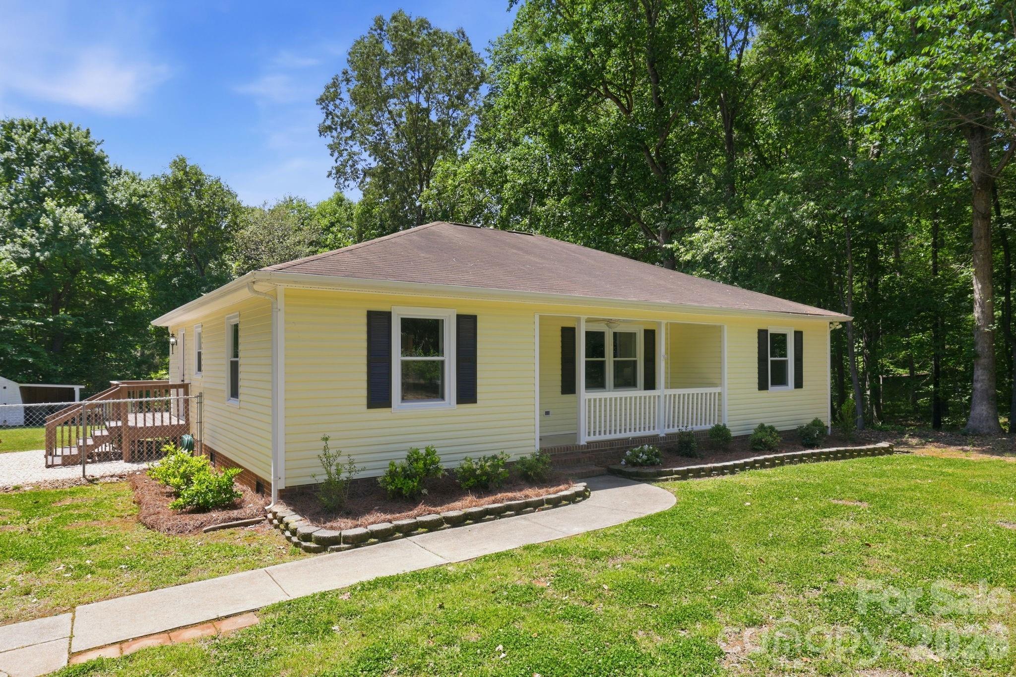 2313 Raccoon Run Property Photo 1