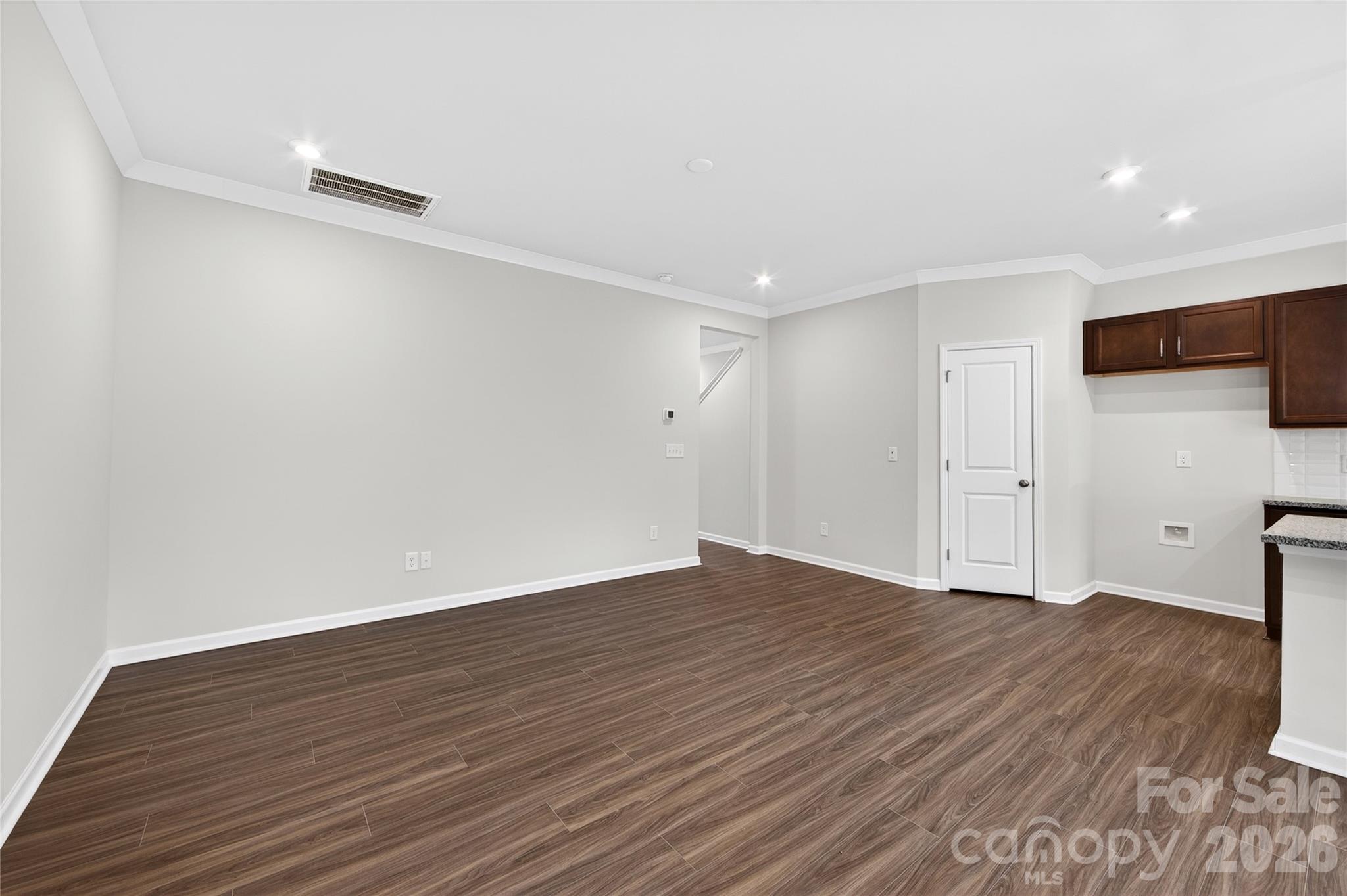 6021 Longar Lane Property Photo 6