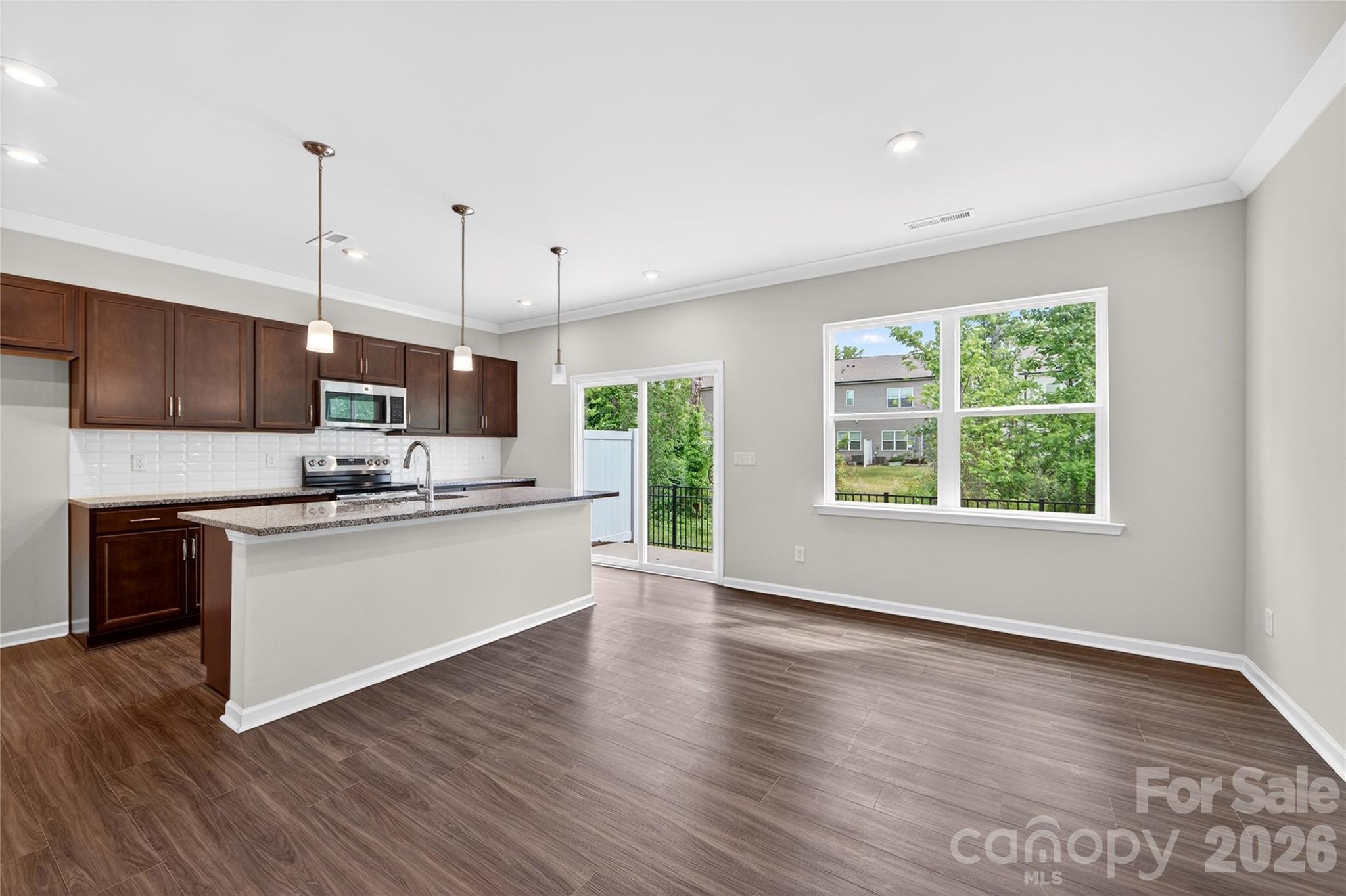 6021 Longar Lane Property Photo 8
