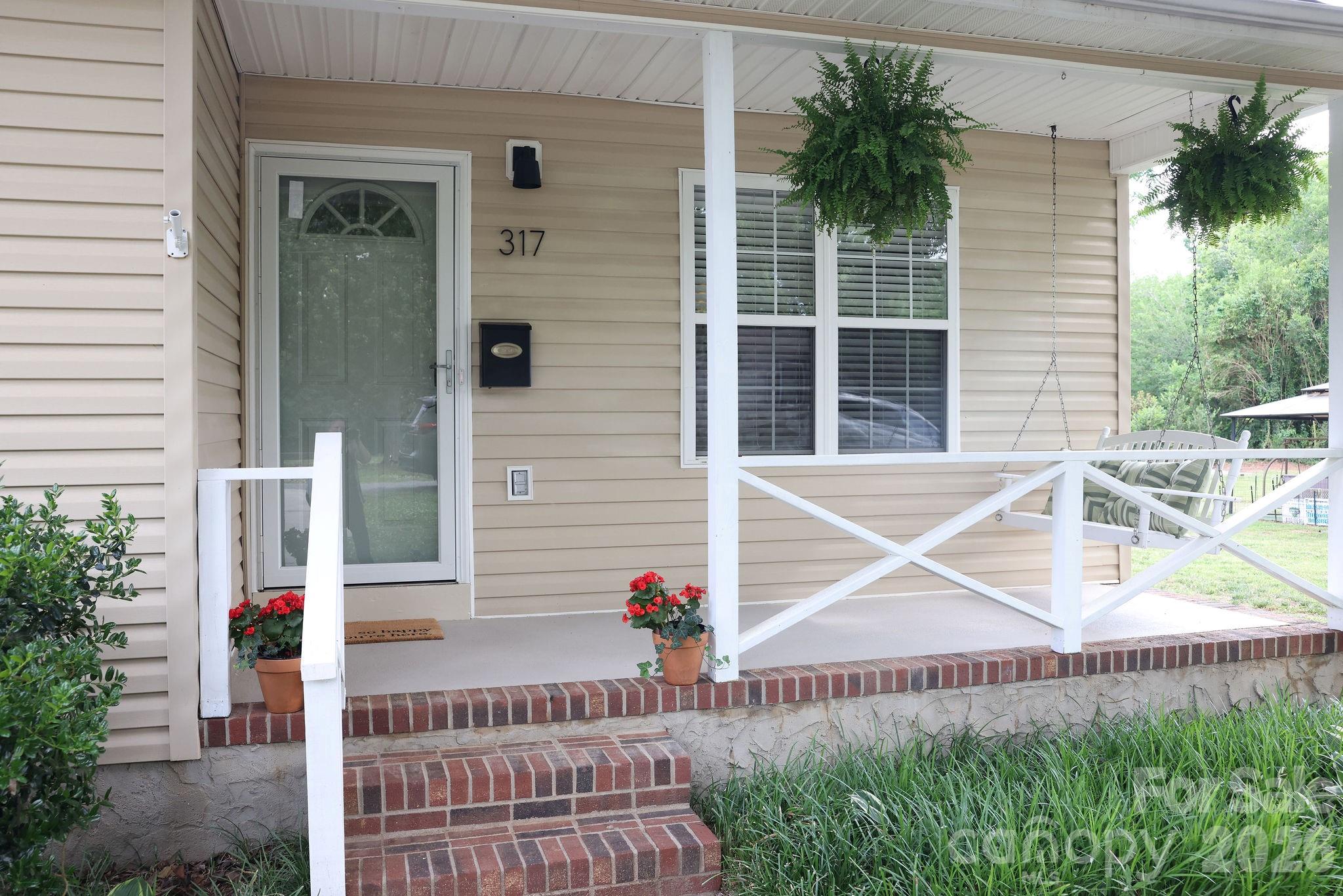 317 Devine Avenue Property Photo 2