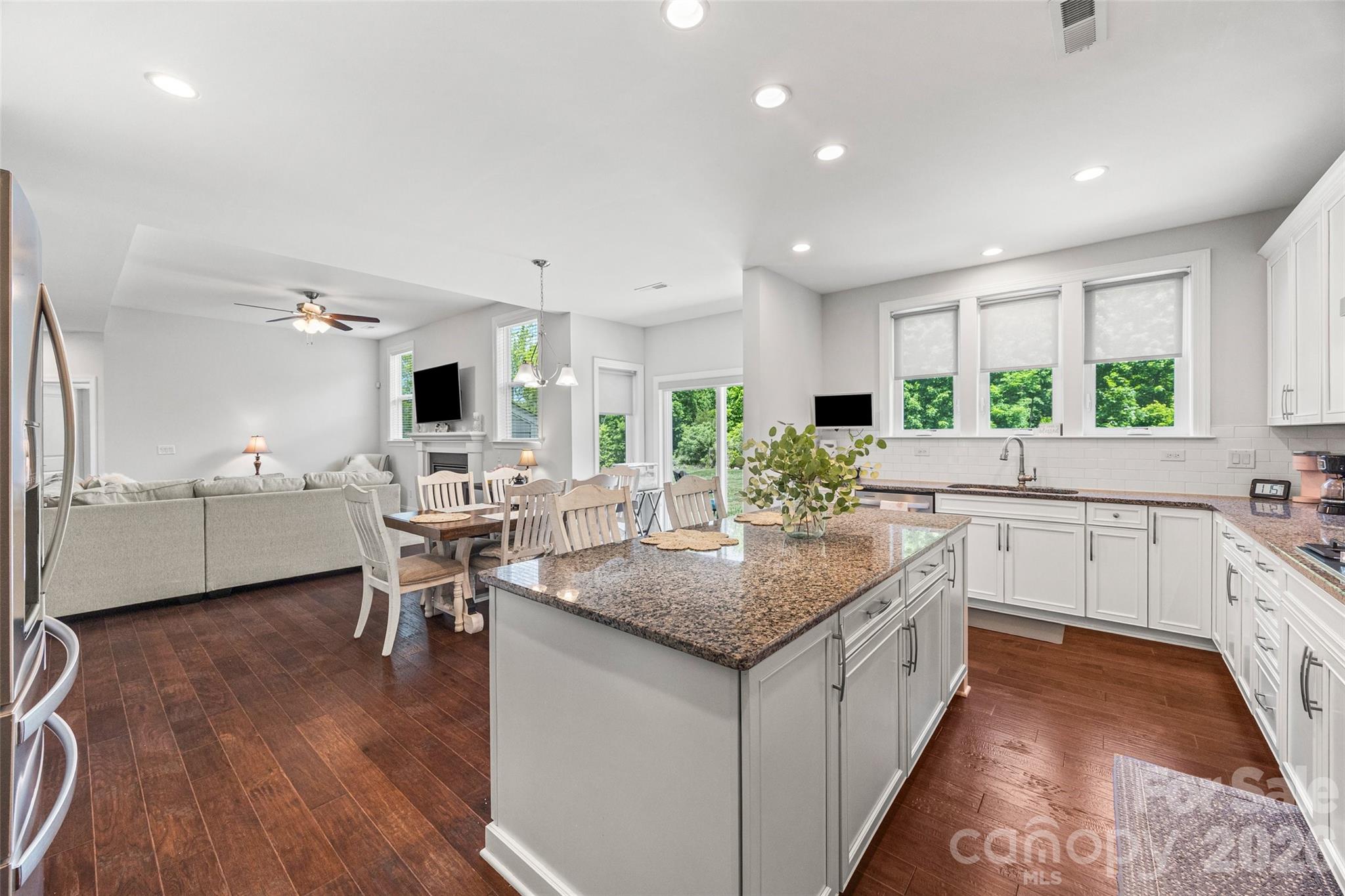 323 Forsythia Lane Property Photo 16