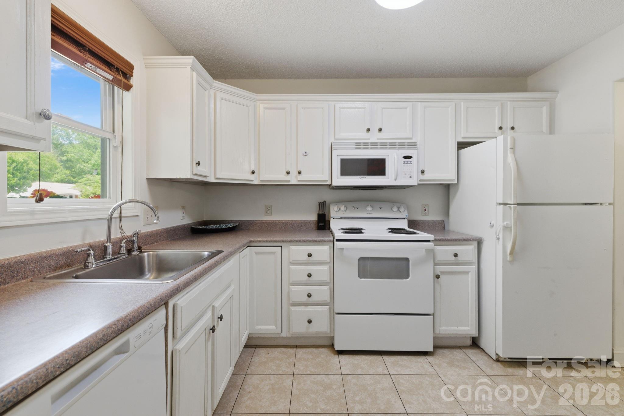 77 Lees Creek Road Property Photo 4