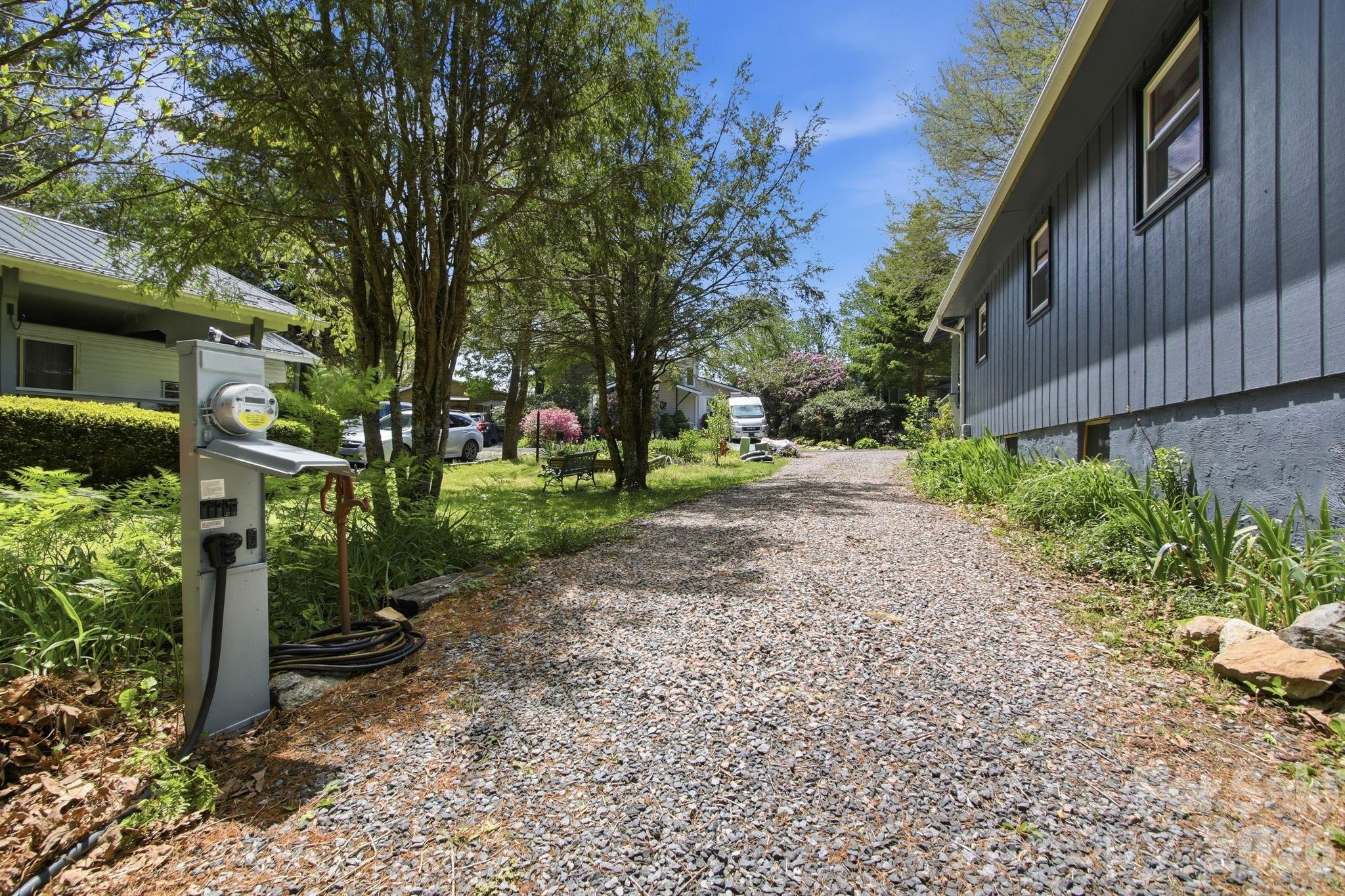 143 Snowshoe Loop Property Photo 36