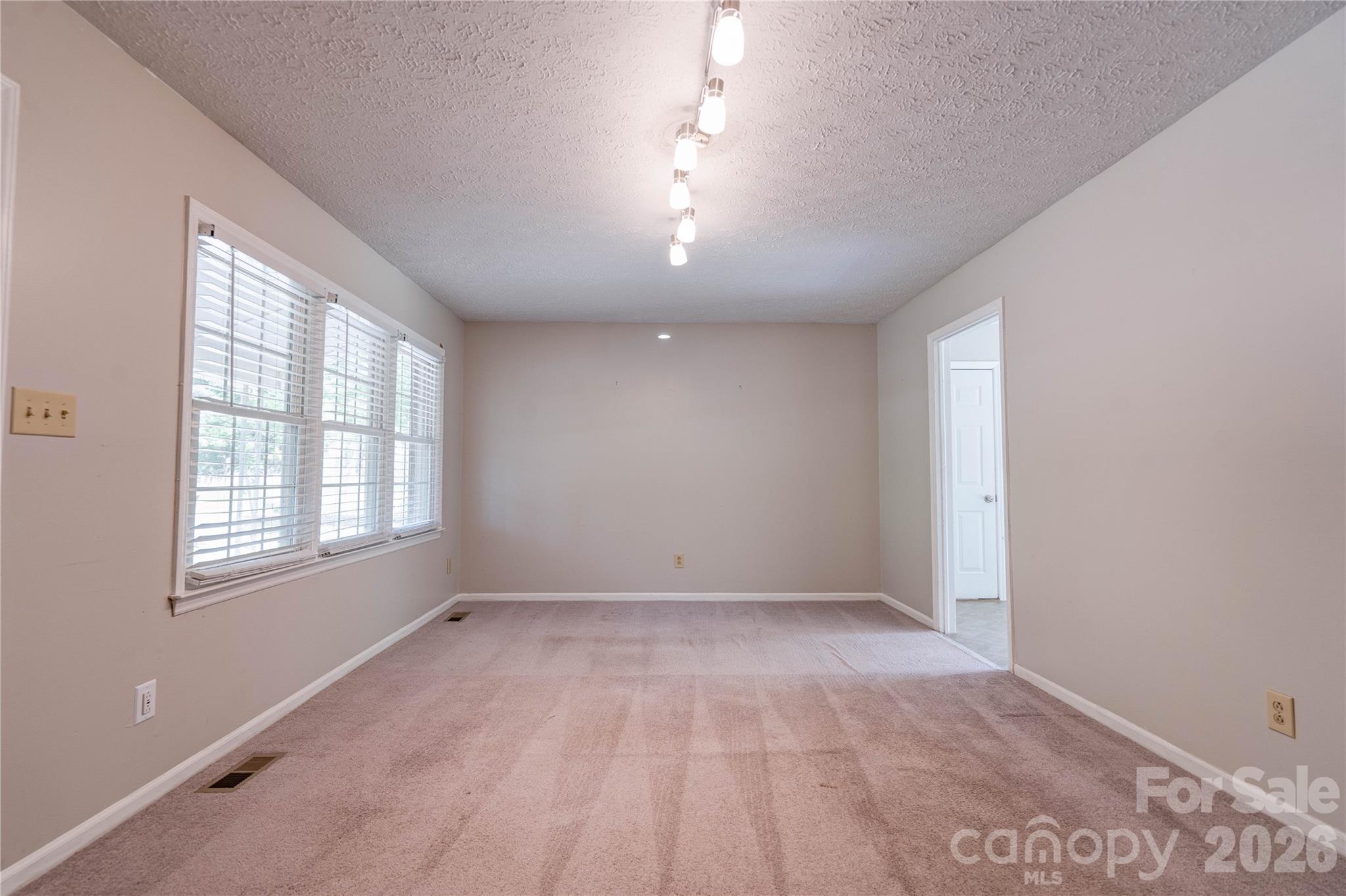 111 Harbor Point Drive Property Photo 2
