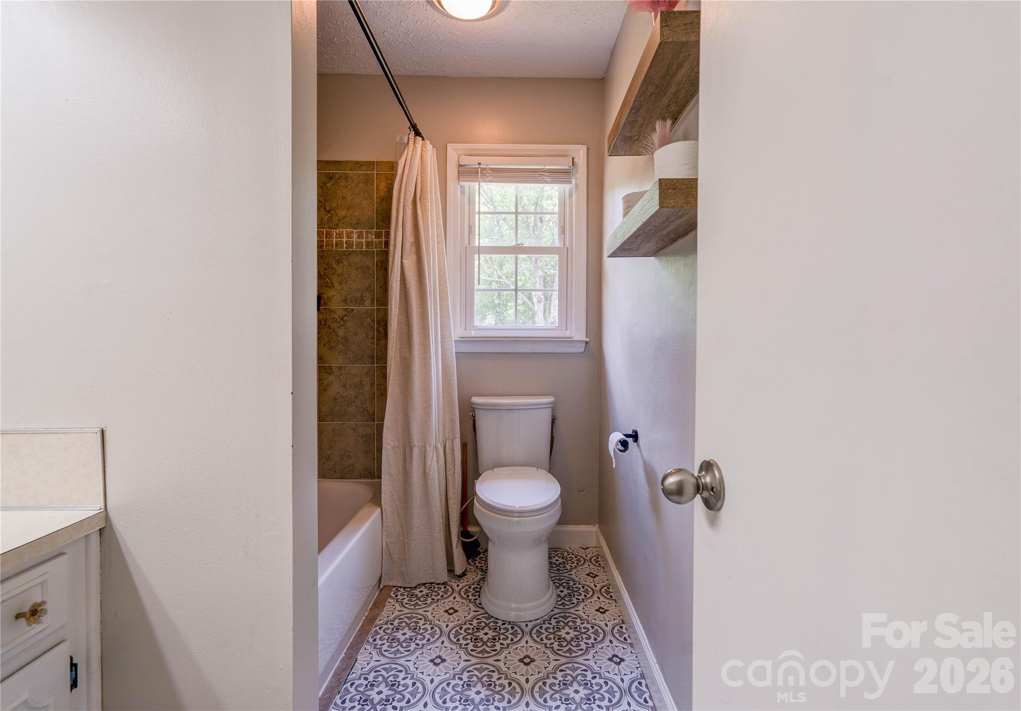 111 Harbor Point Drive Property Photo 17