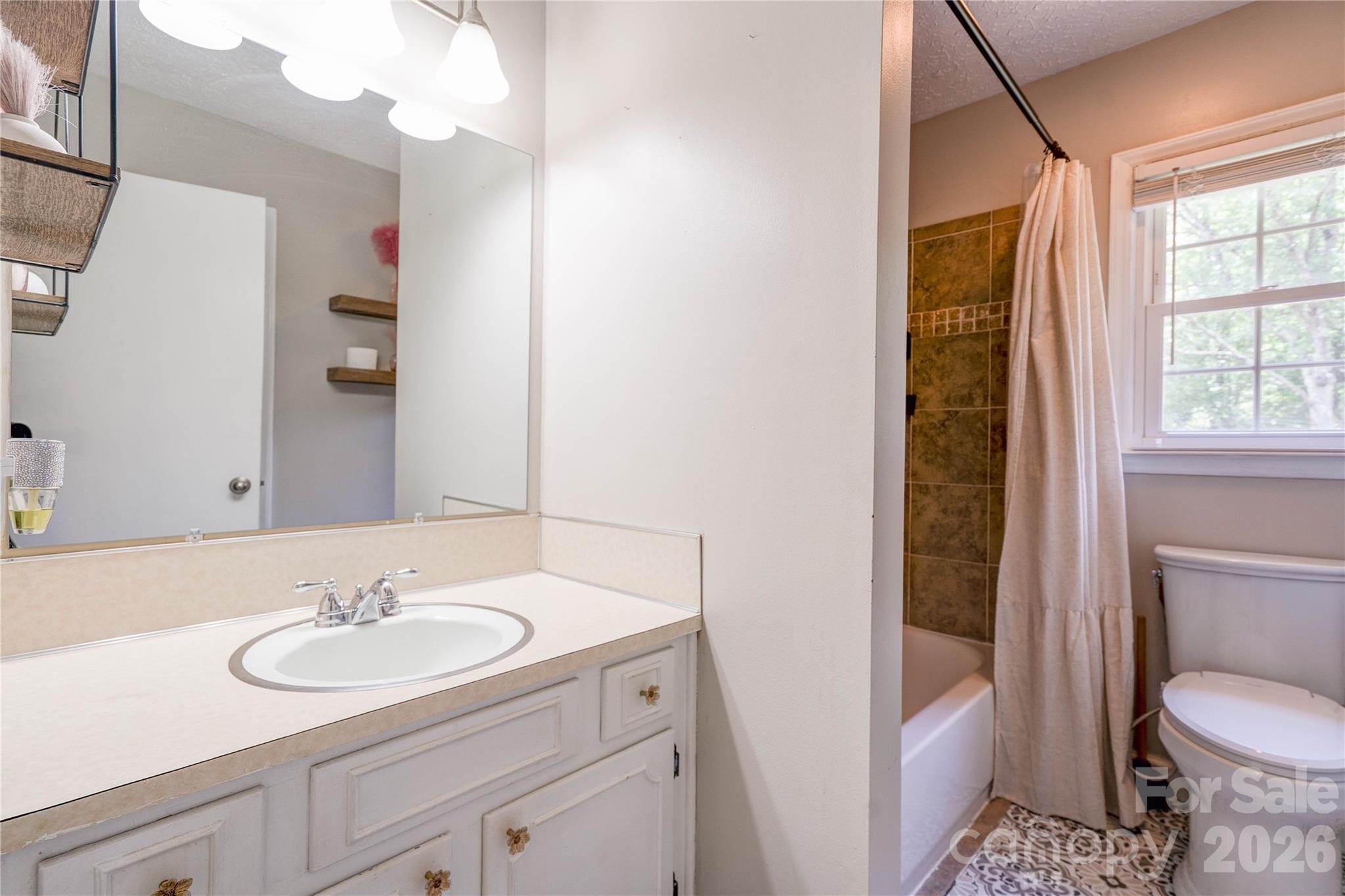 111 Harbor Point Drive Property Photo 19