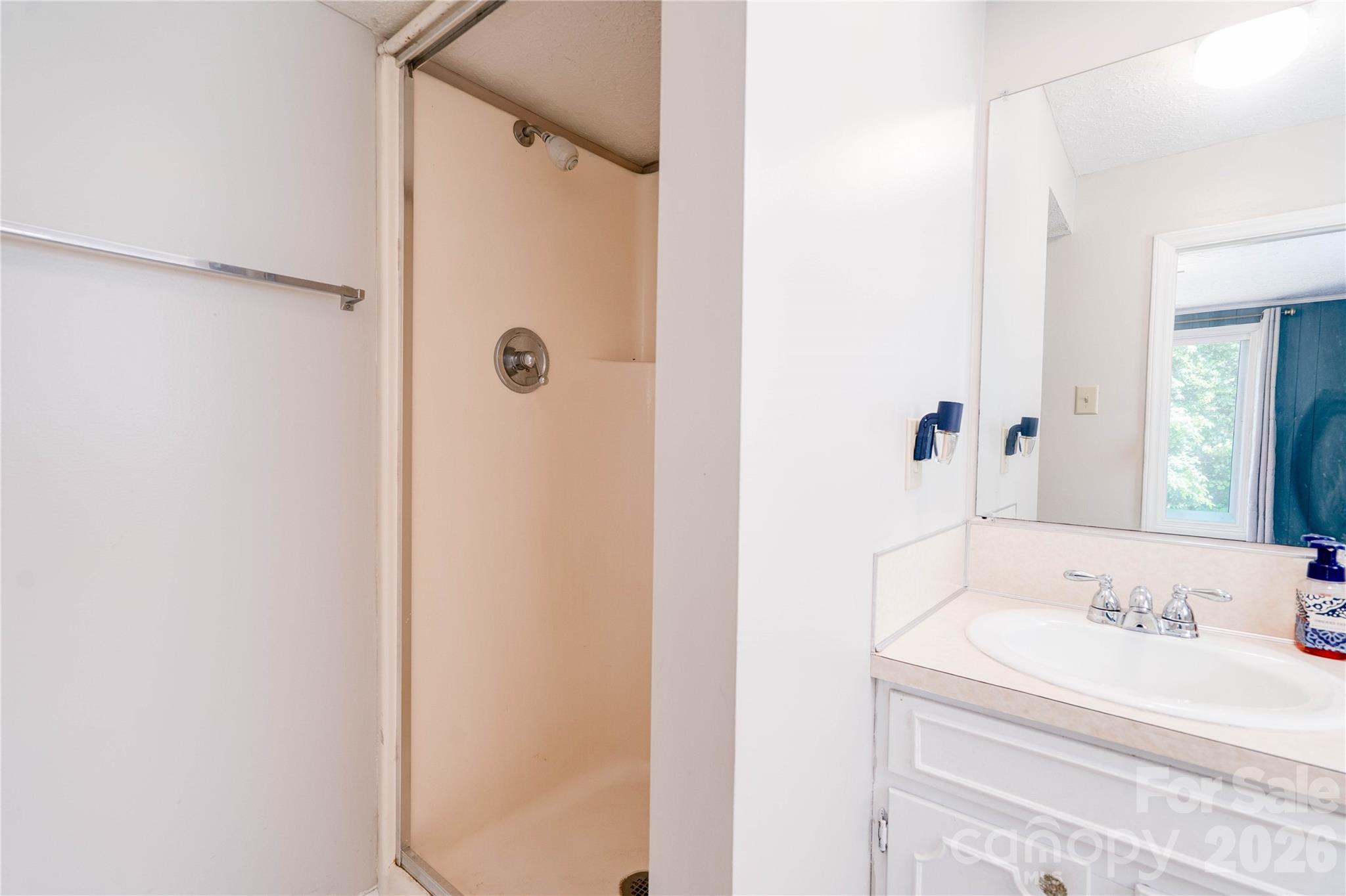 111 Harbor Point Drive Property Photo 29