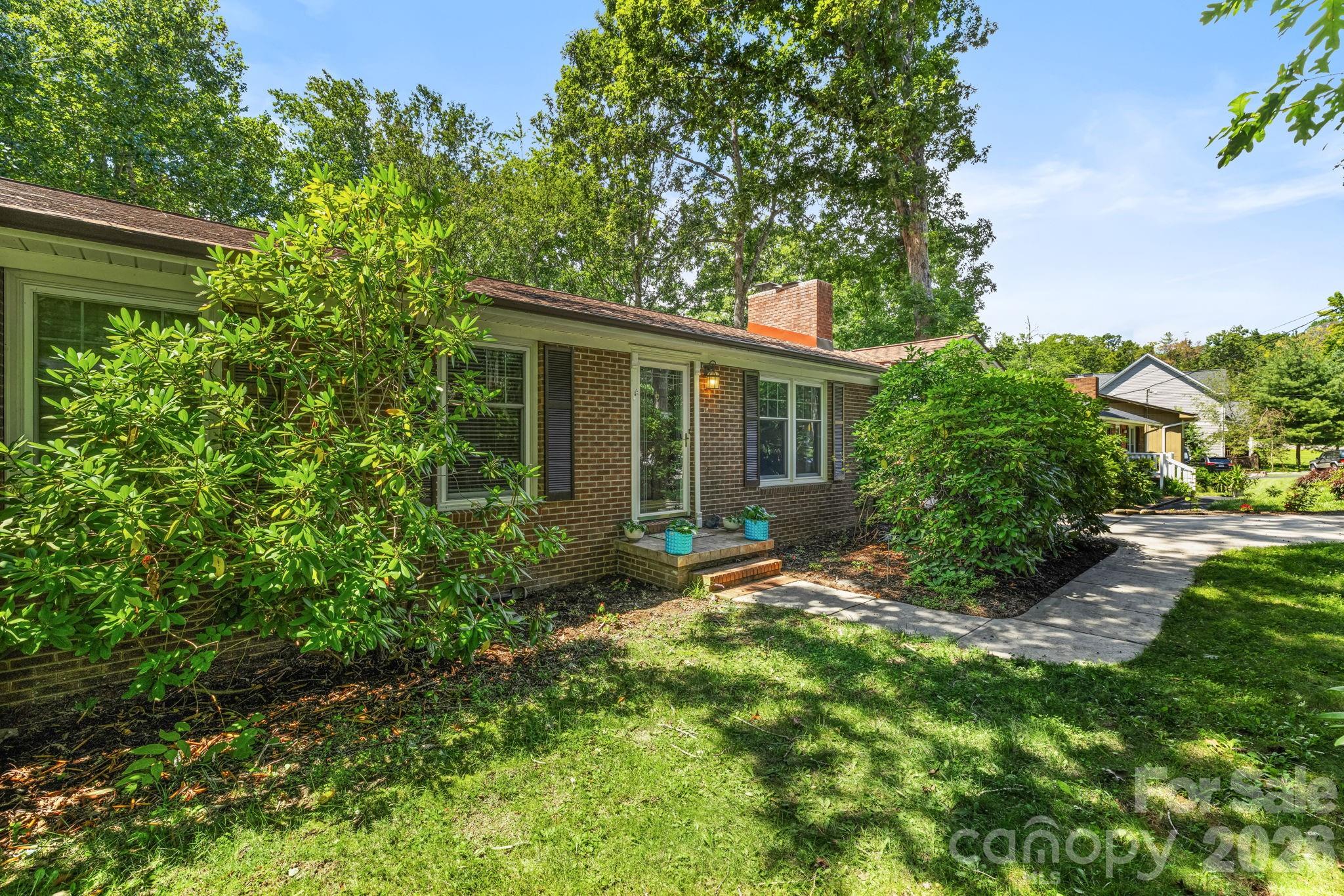 98 Pensacola Avenue Property Photo 4