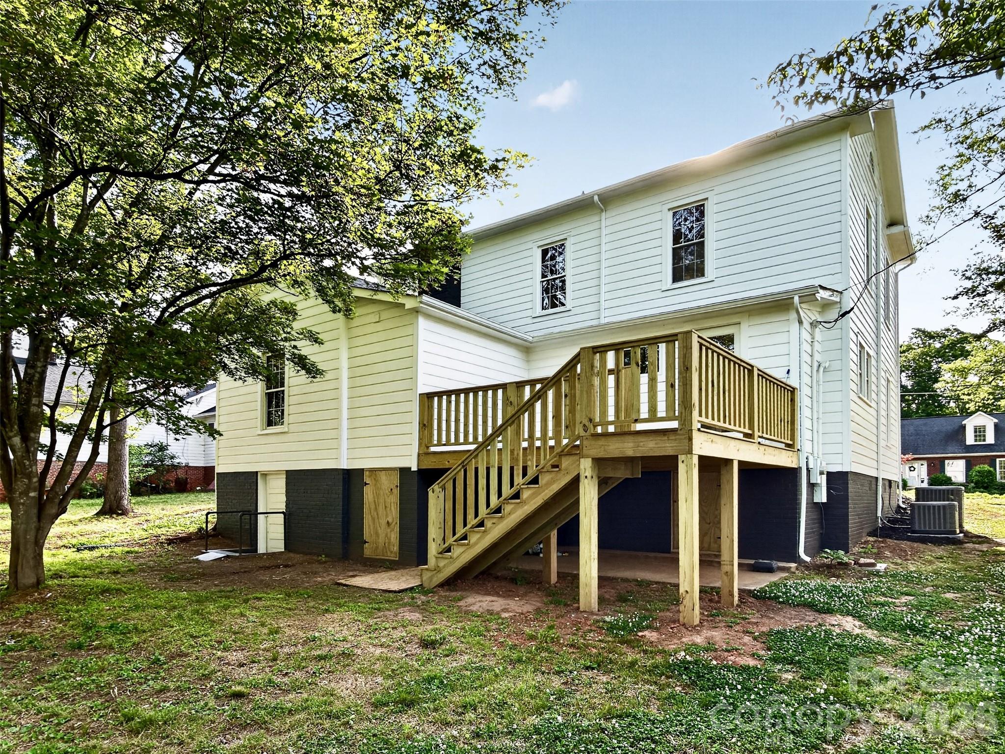 262 Pleasant Street Property Photo 4