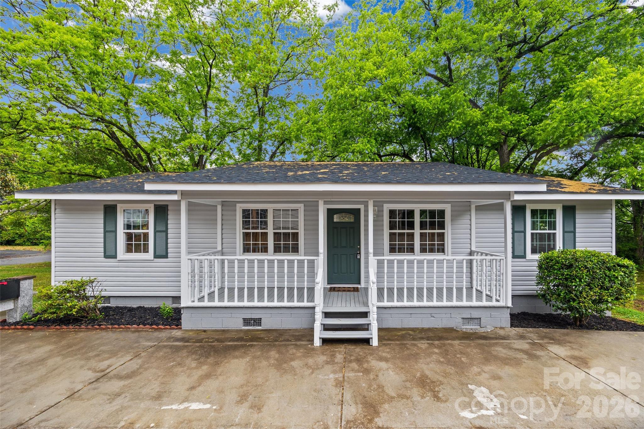 327 E Morrow Avenue Property Photo 1