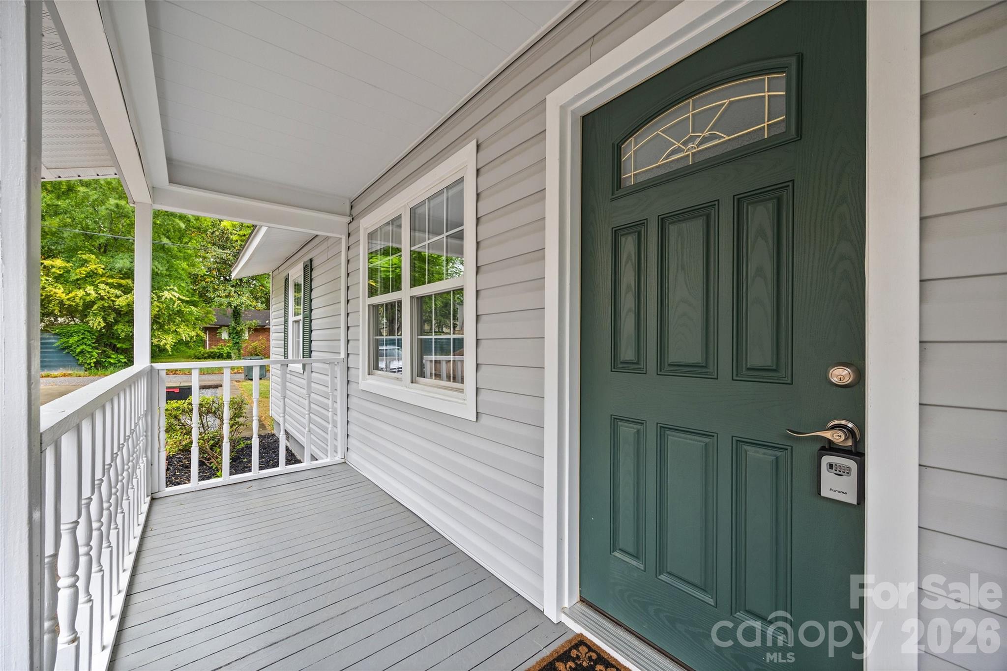 327 E Morrow Avenue Property Photo 2