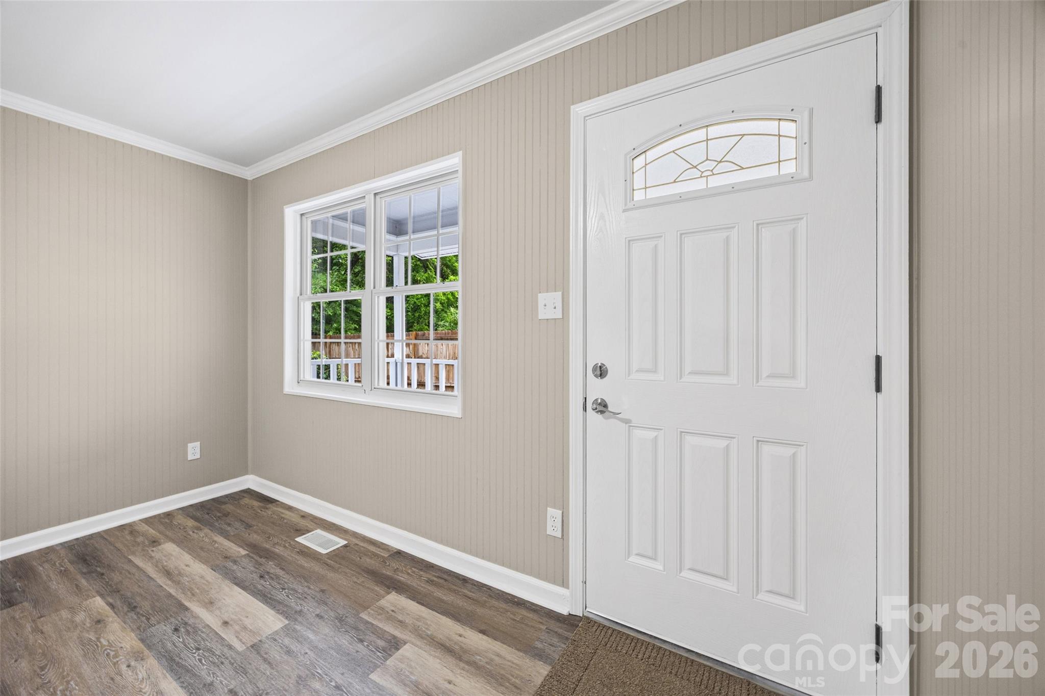 327 E Morrow Avenue Property Photo 3