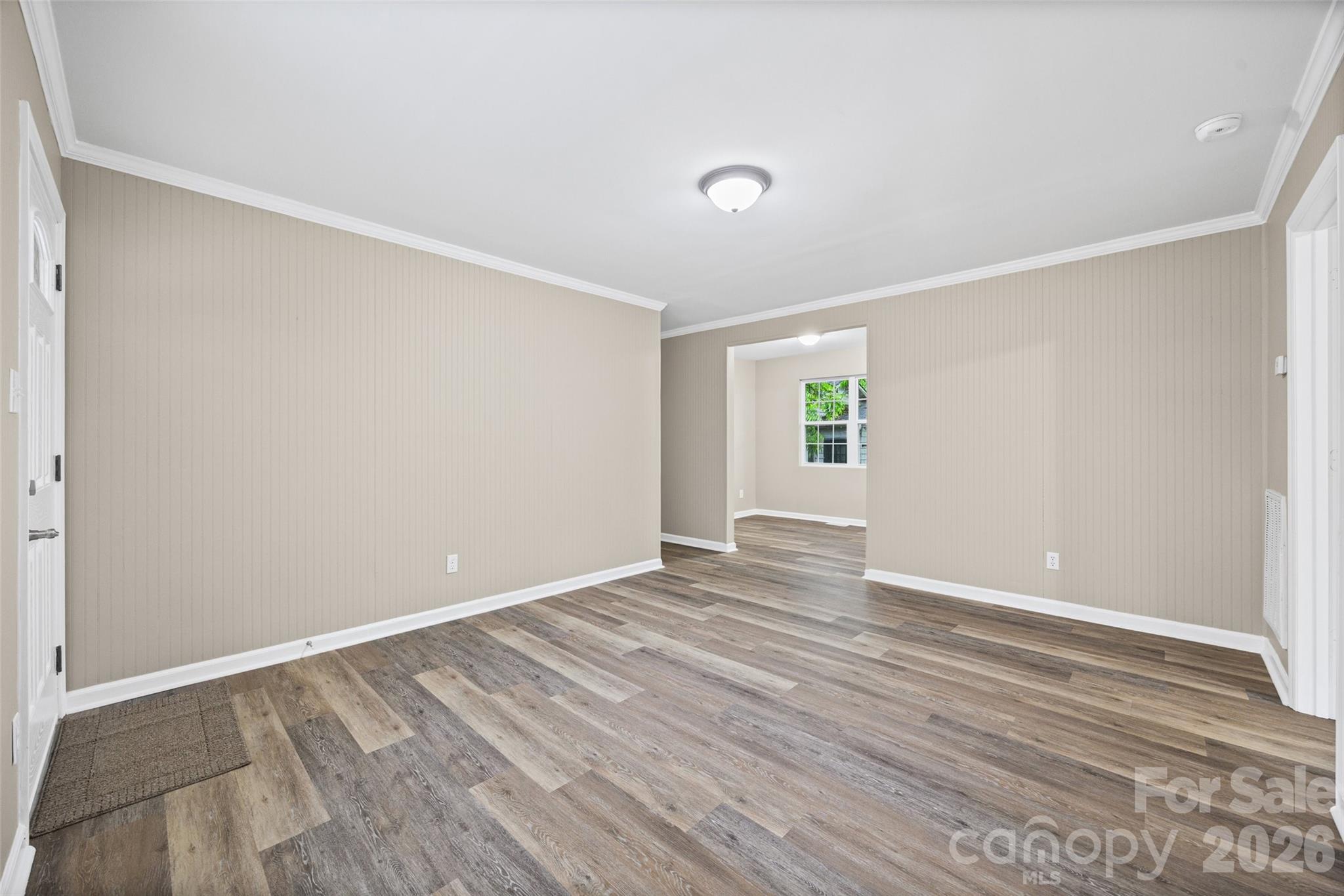 327 E Morrow Avenue Property Photo 5