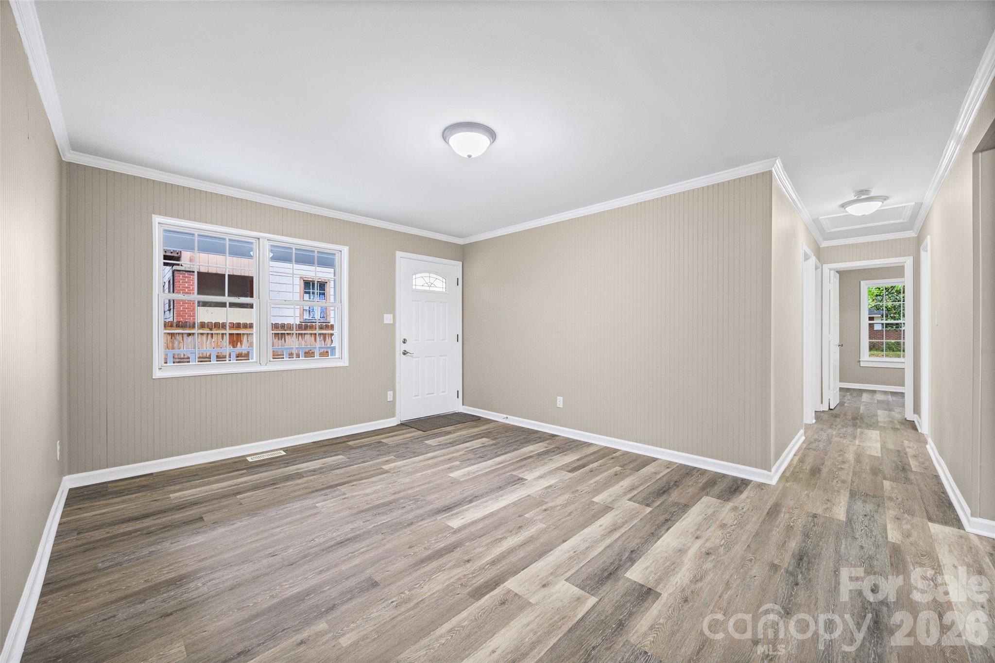 327 E Morrow Avenue Property Photo 6