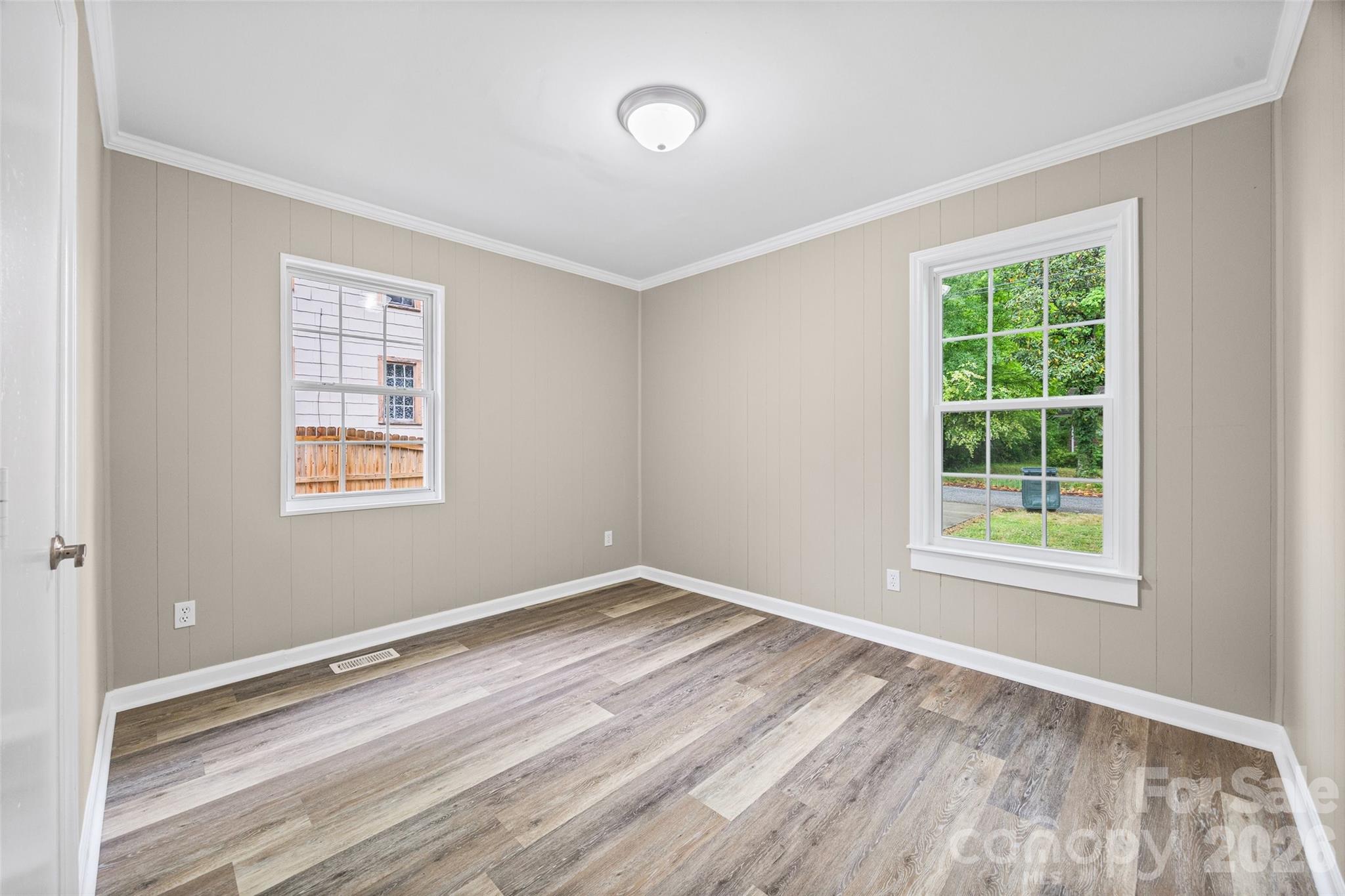 327 E Morrow Avenue Property Photo 17