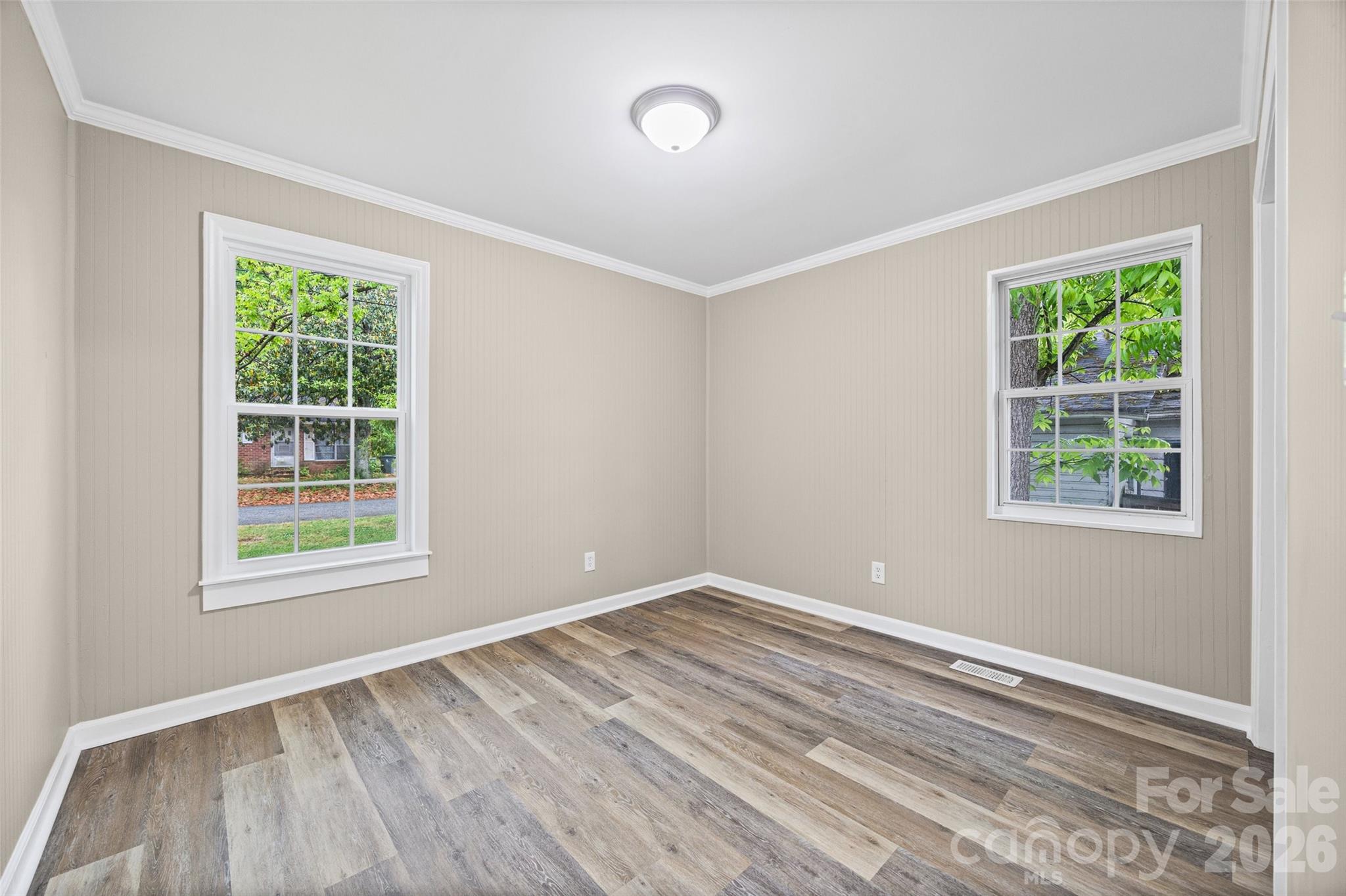 327 E Morrow Avenue Property Photo 18