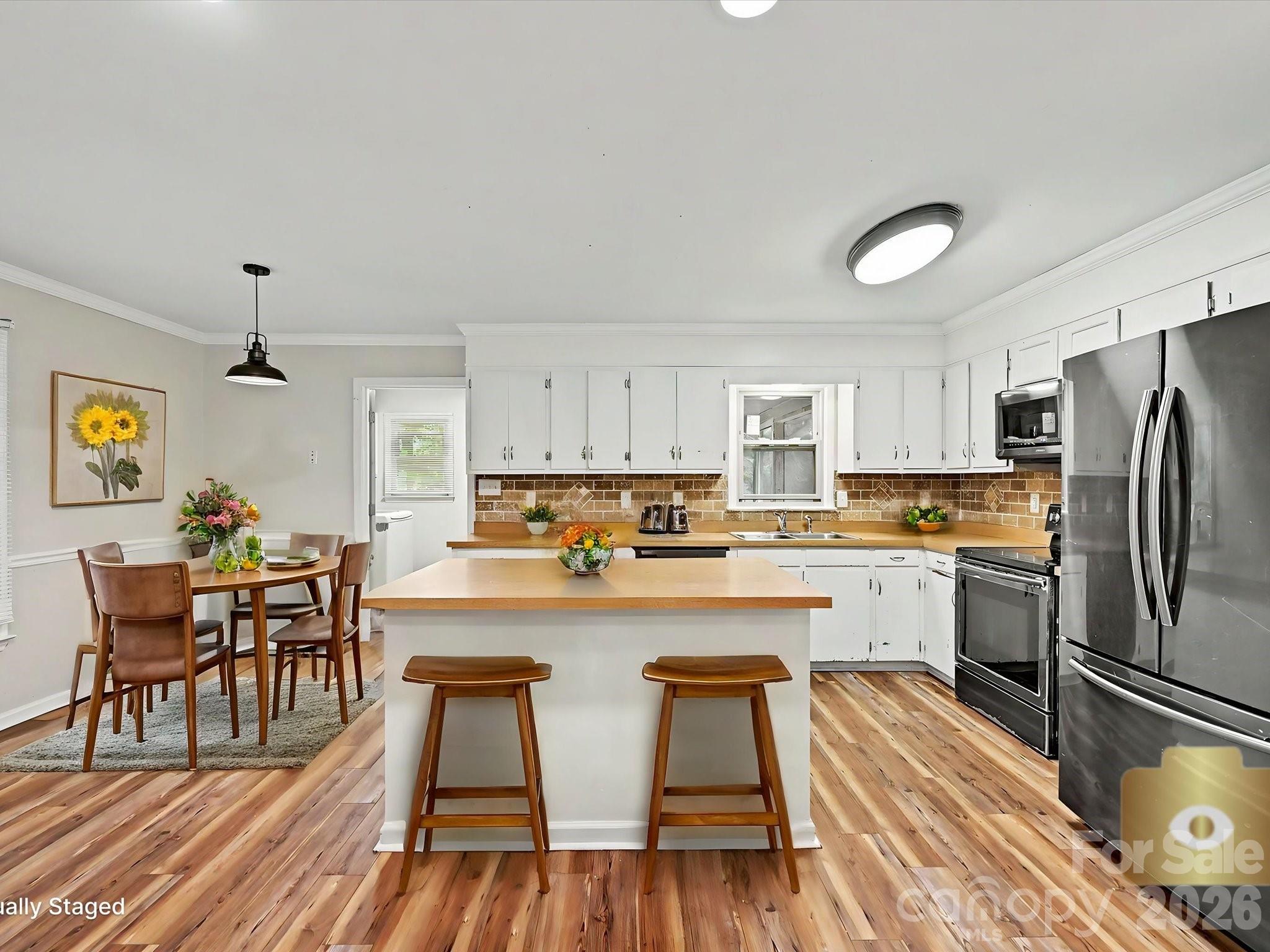 1123 S Forest Hills School Road Property Photo 4