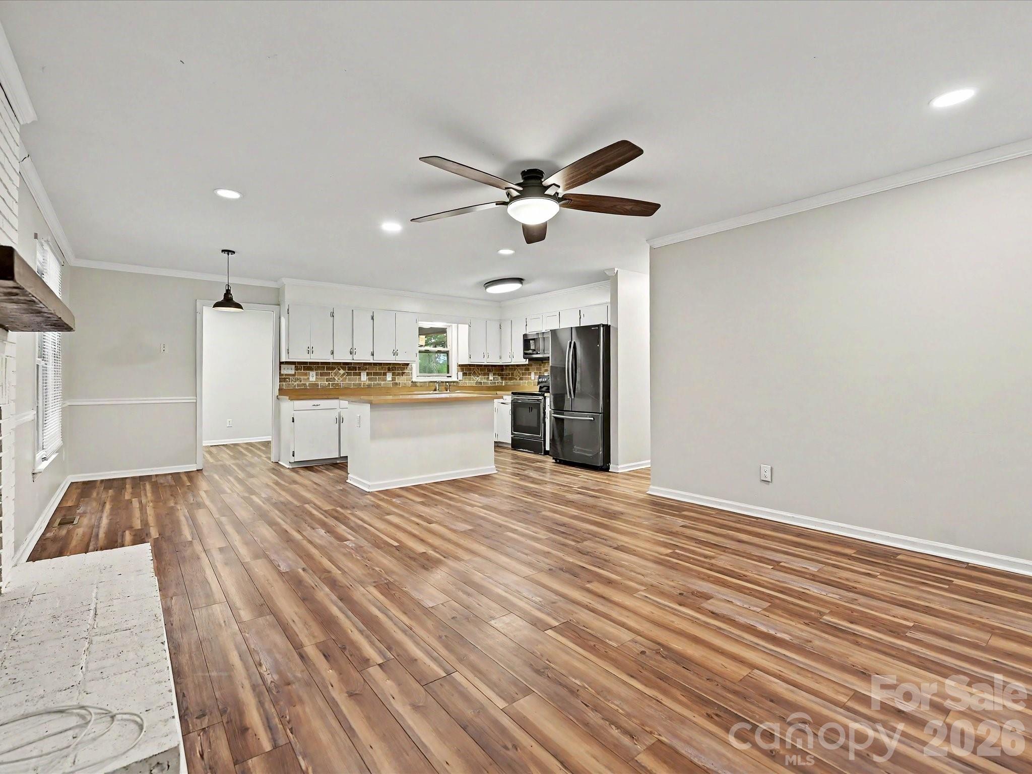 1123 S Forest Hills School Road Property Photo 7