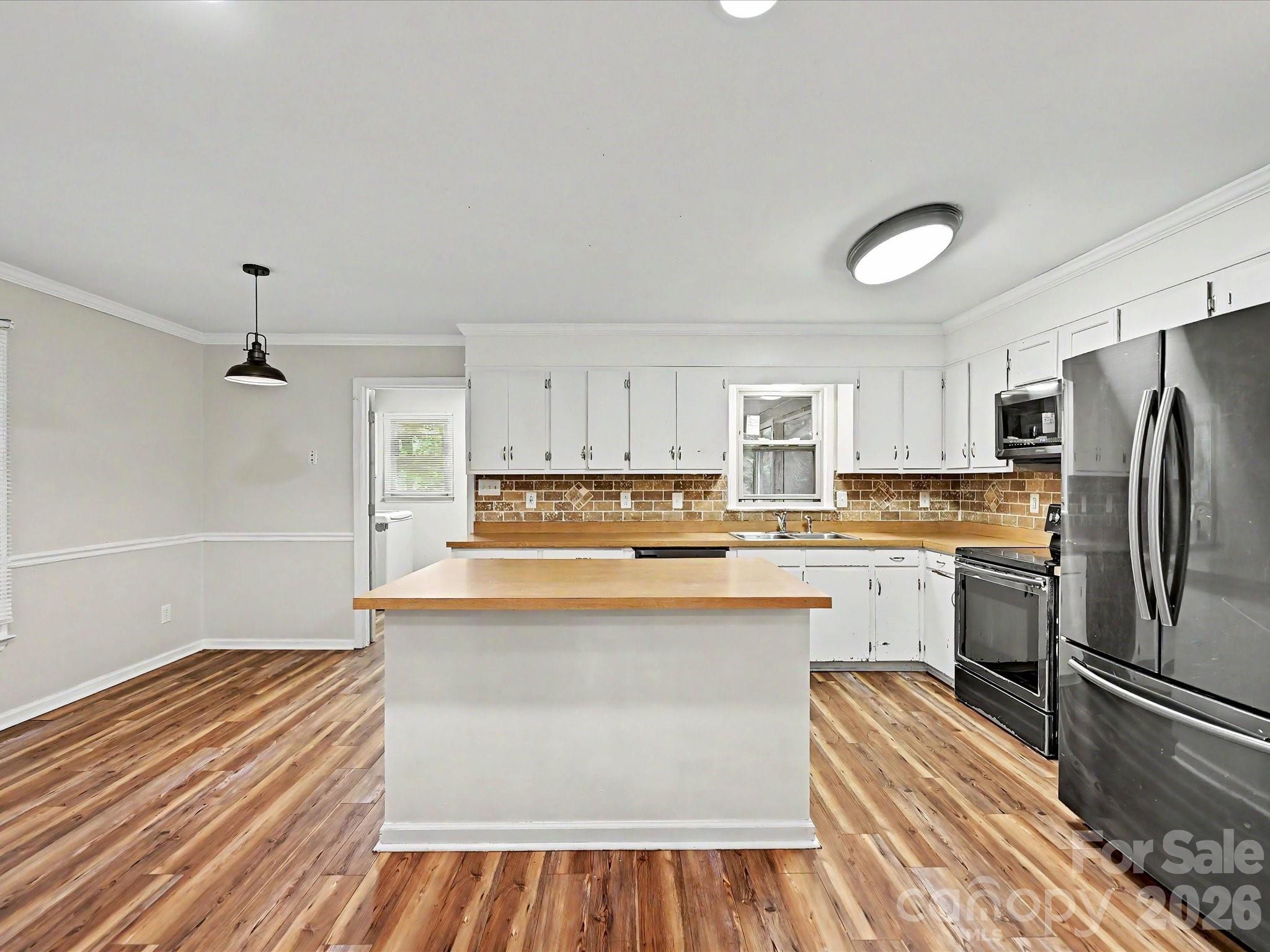 1123 S Forest Hills School Road Property Photo 10