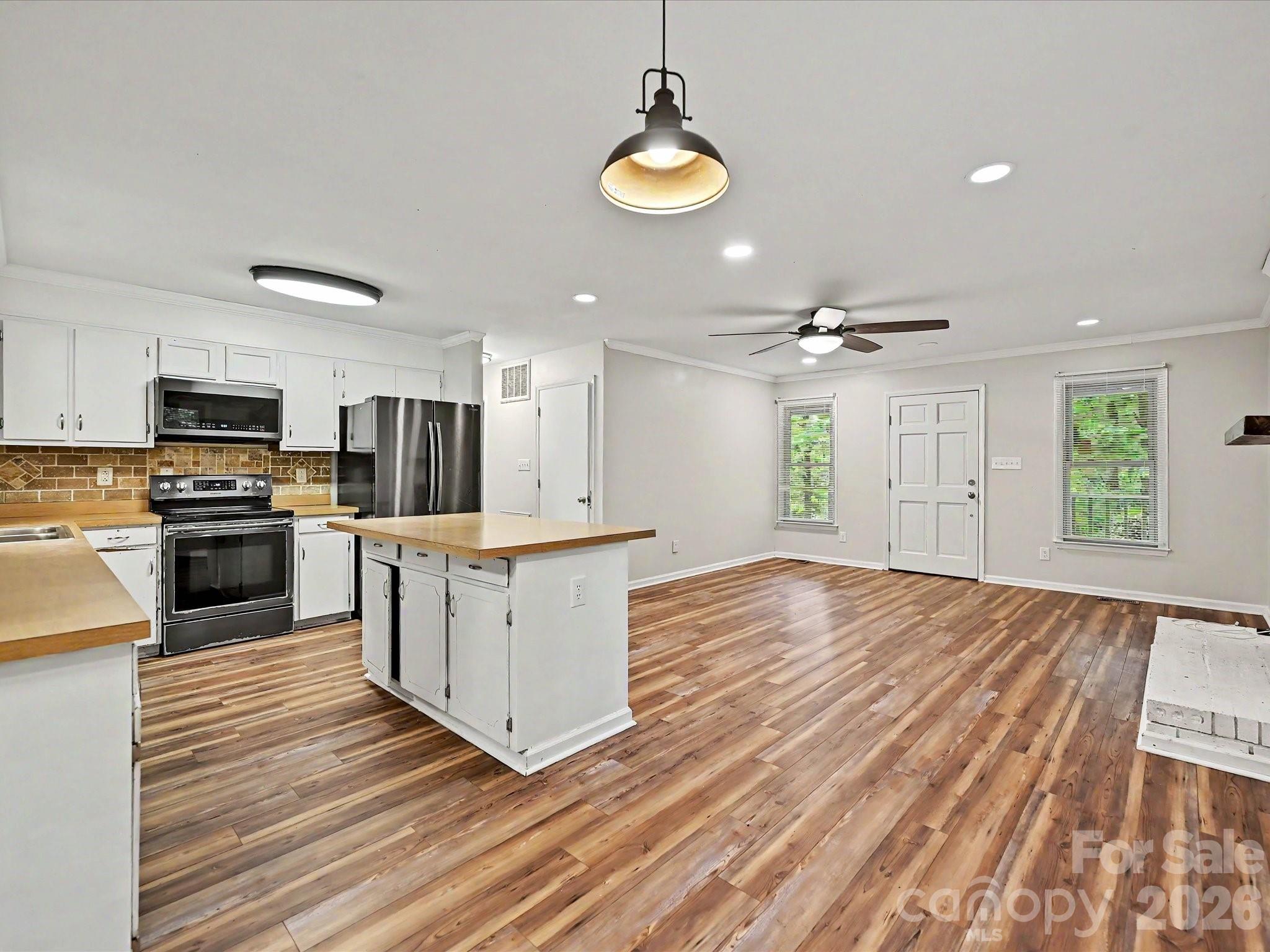 1123 S Forest Hills School Road Property Photo 12