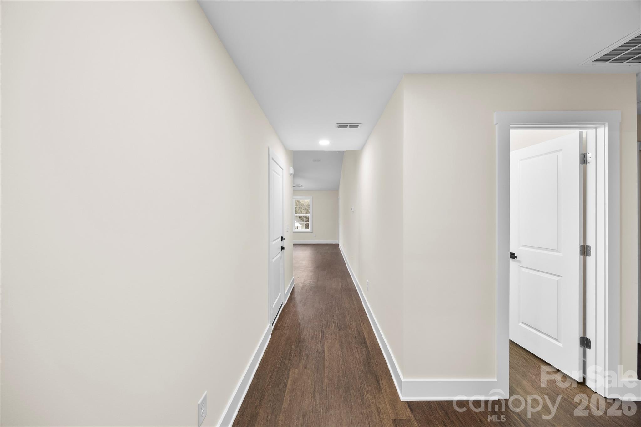 200 Knollwood Circle Property Photo 5