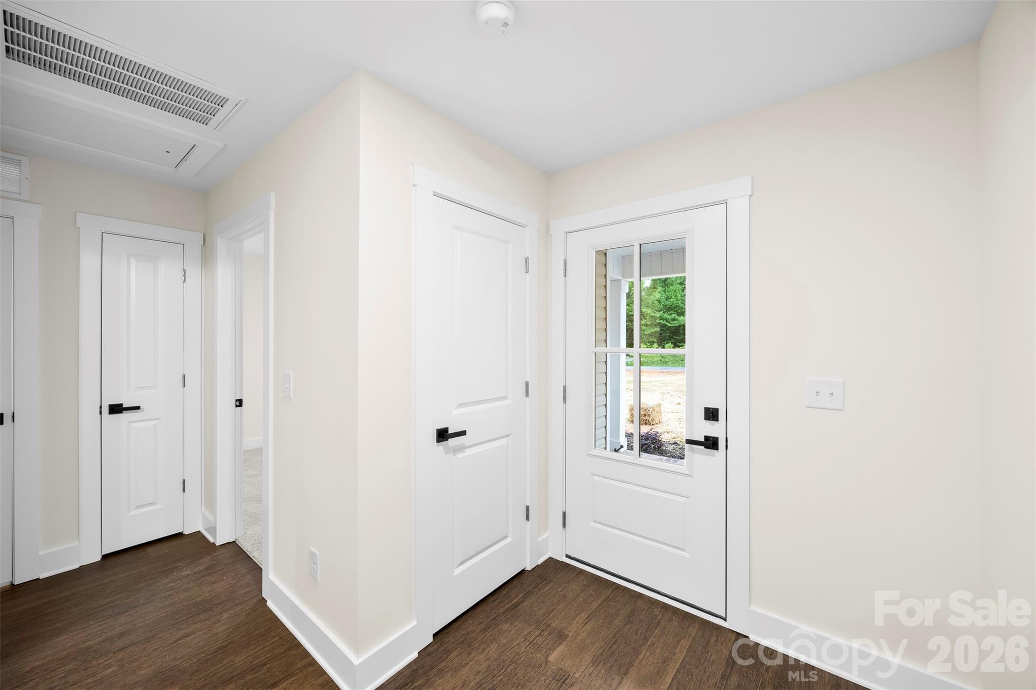 200 Knollwood Circle Property Photo 6