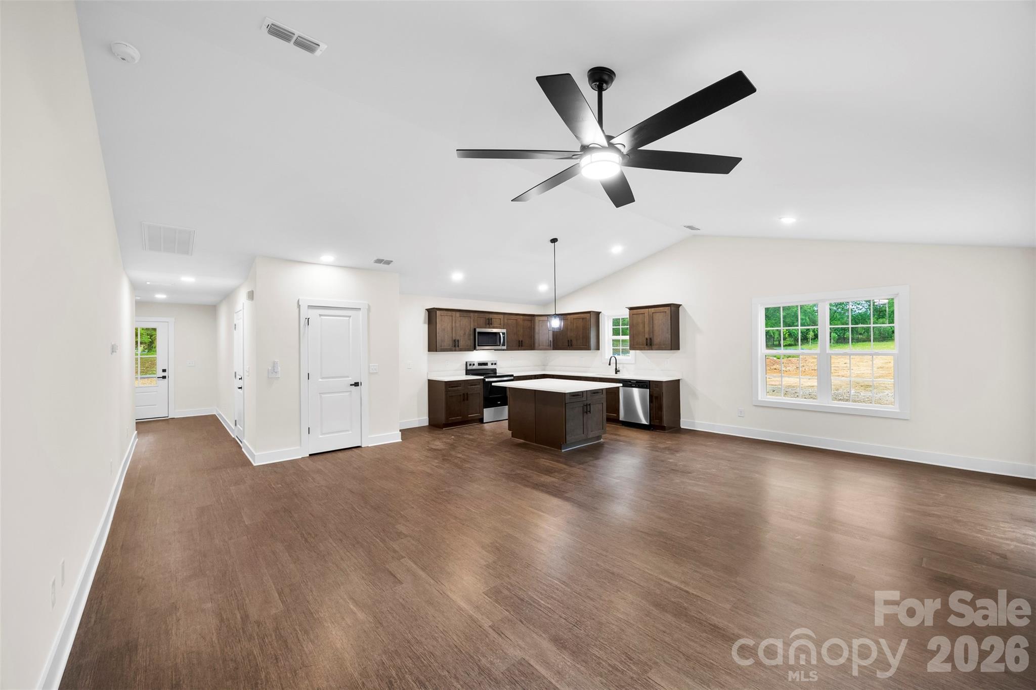 200 Knollwood Circle Property Photo 10