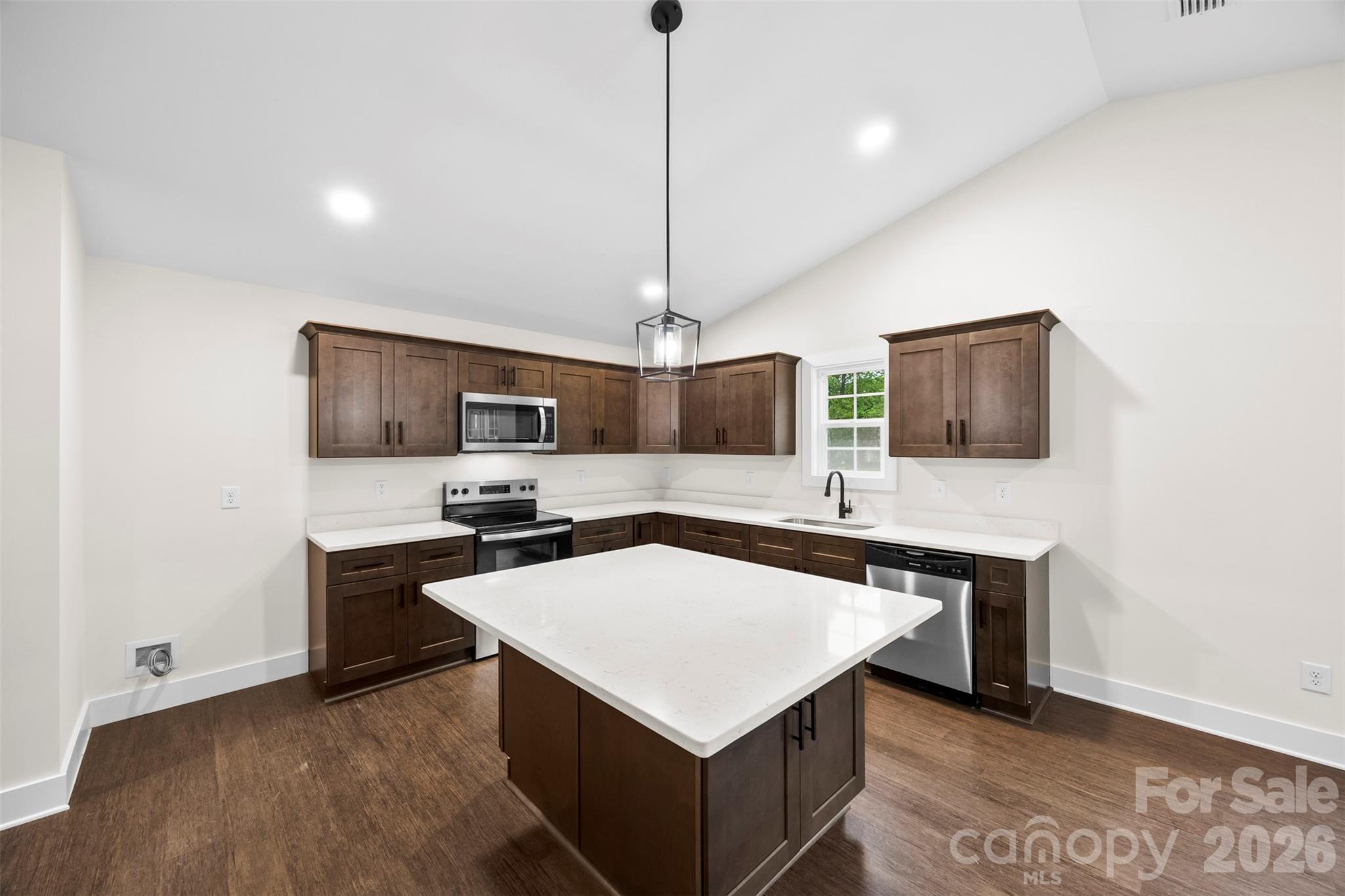 200 Knollwood Circle Property Photo 16