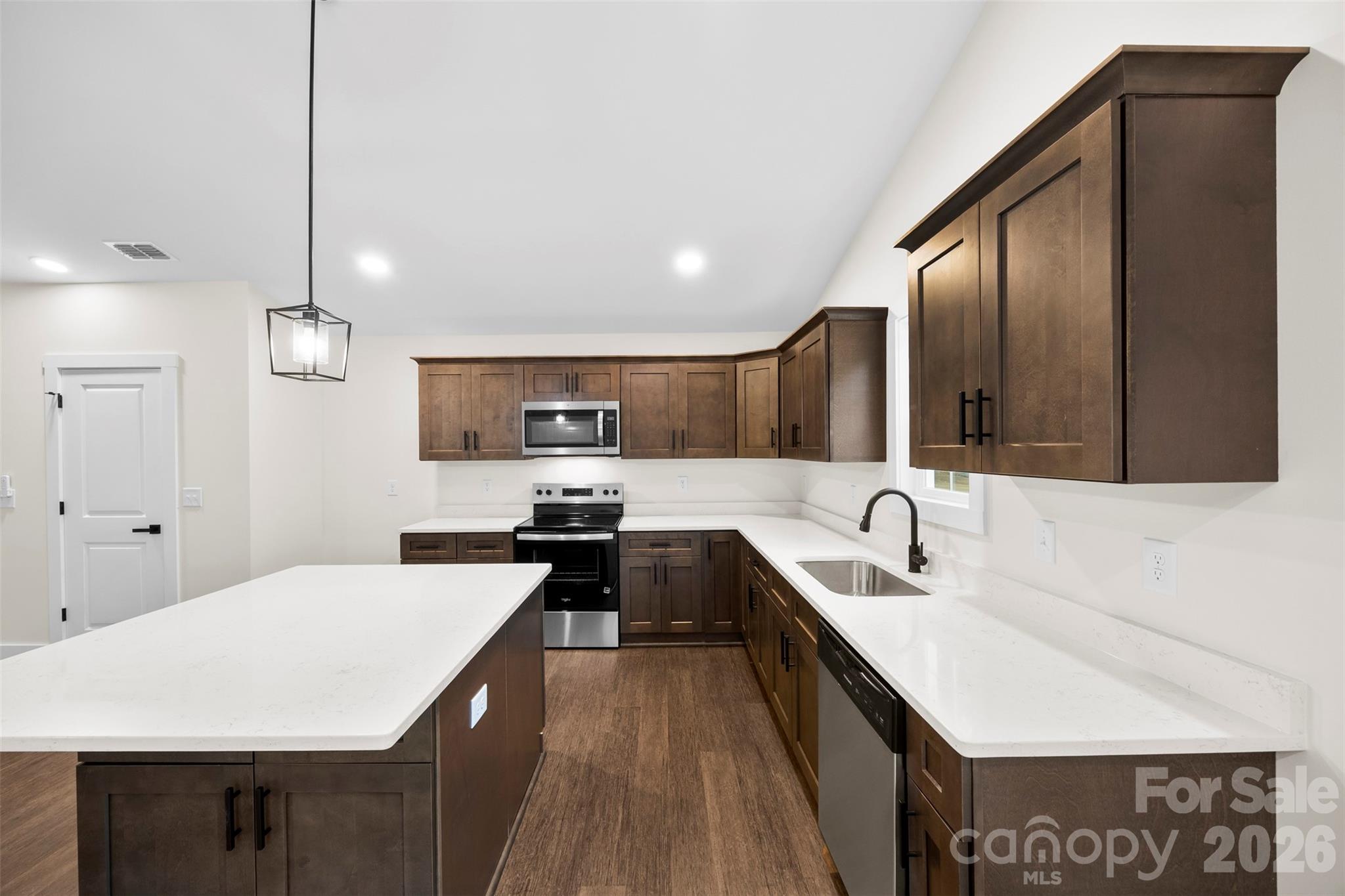 200 Knollwood Circle Property Photo 17