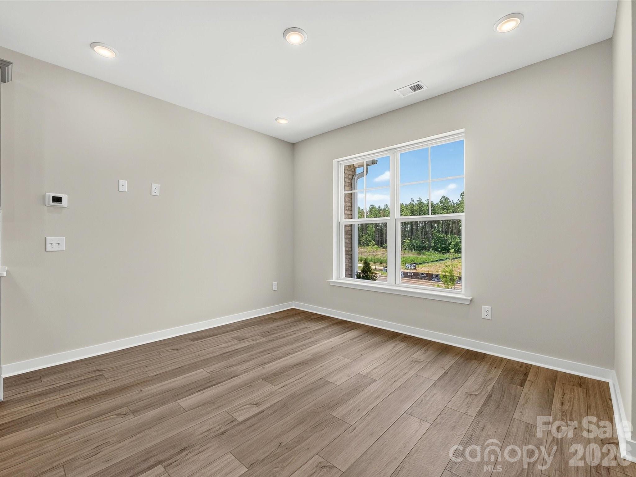 579 Cape Cod Way Property Photo 4