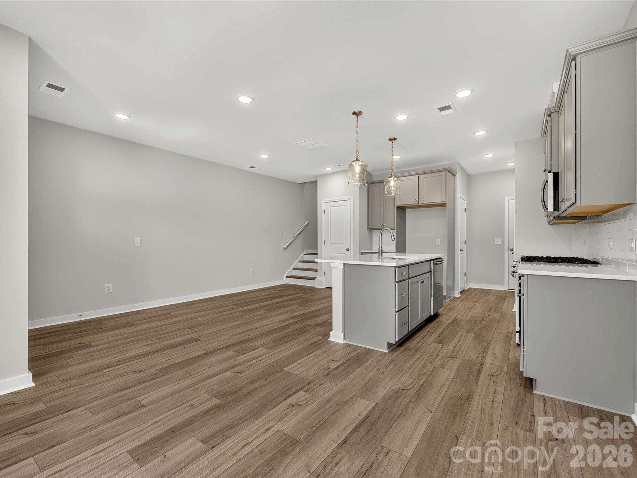 579 Cape Cod Way Property Photo 6
