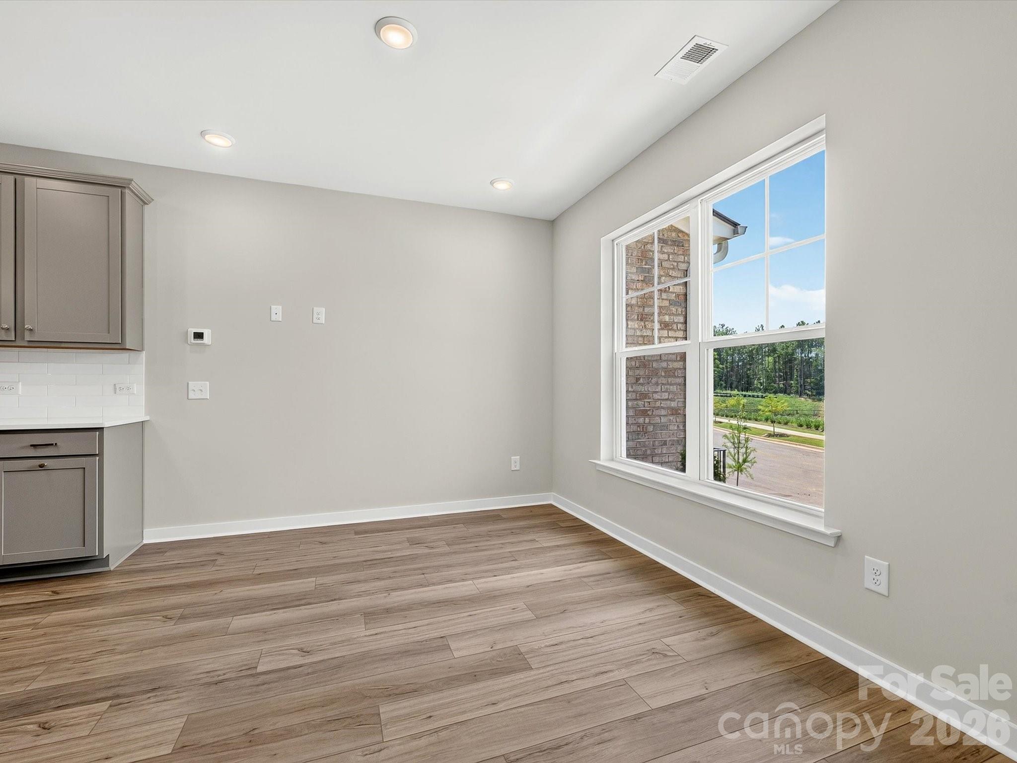 579 Cape Cod Way Property Photo 7