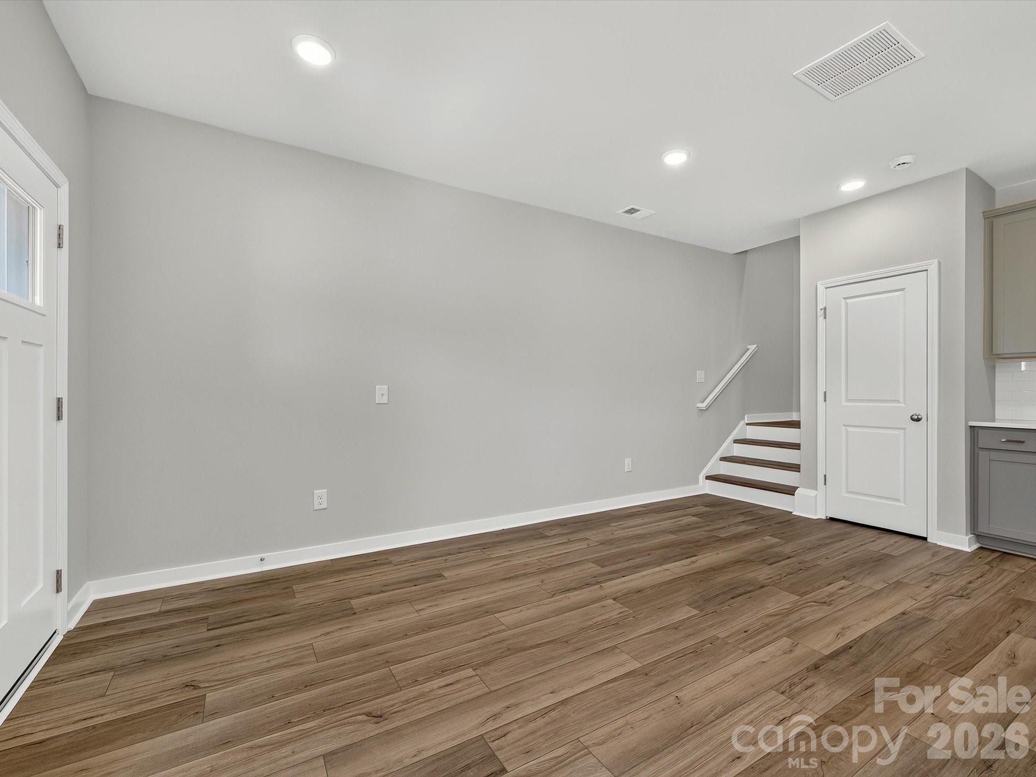 579 Cape Cod Way Property Photo 8