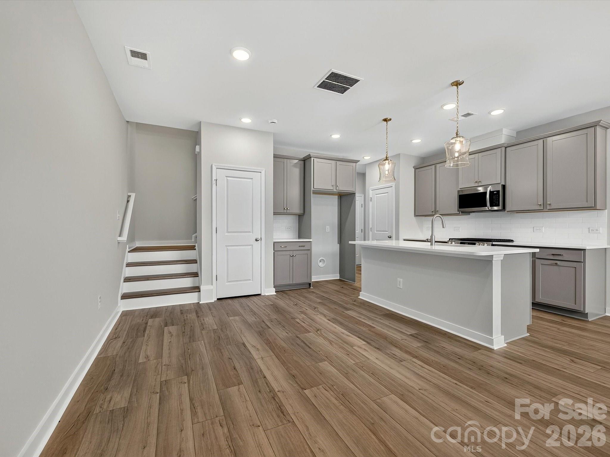 579 Cape Cod Way Property Photo 10