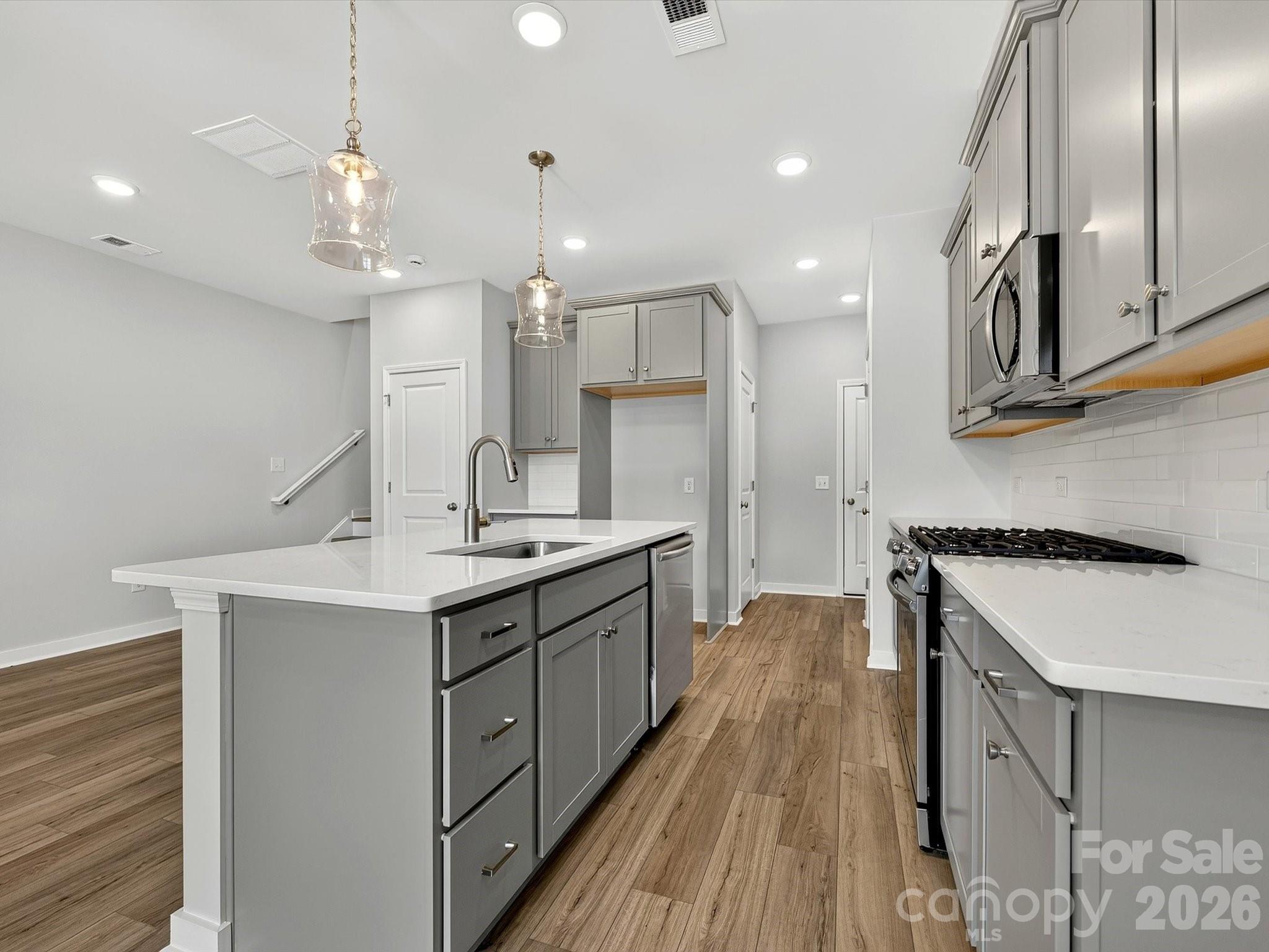 579 Cape Cod Way Property Photo 14