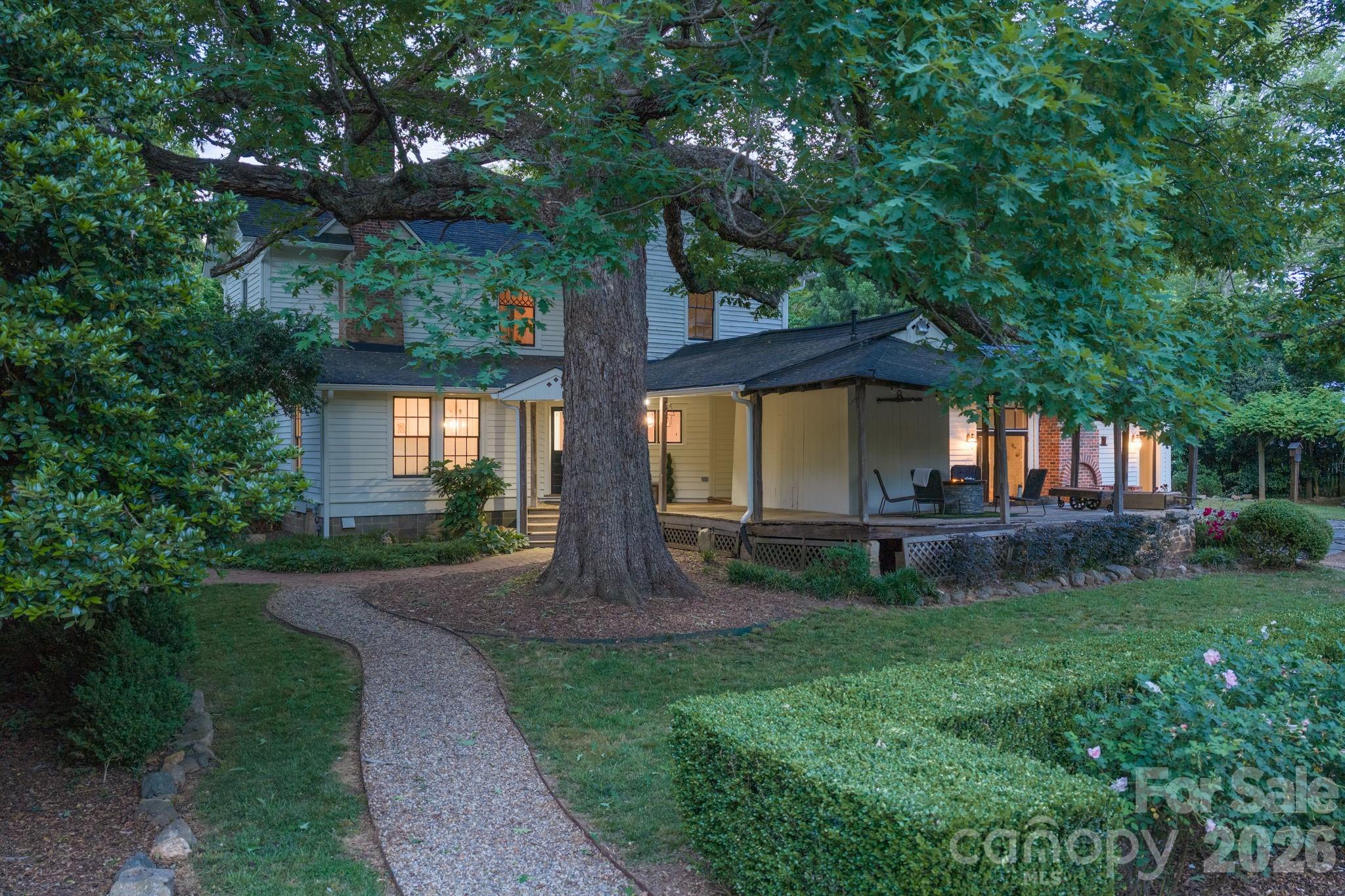 10915 Beatties Ford Road Property Photo 5