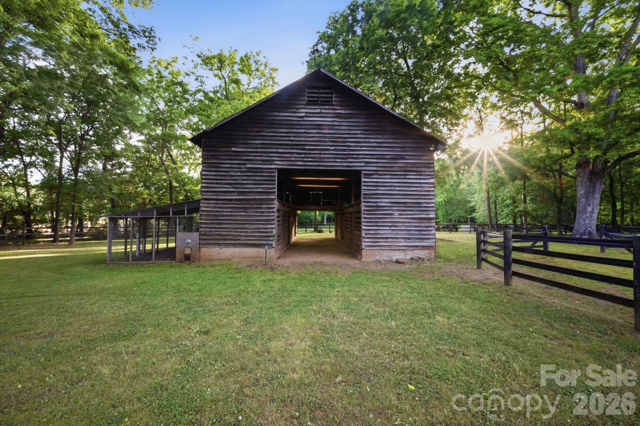 10915 Beatties Ford Road Property Photo 7