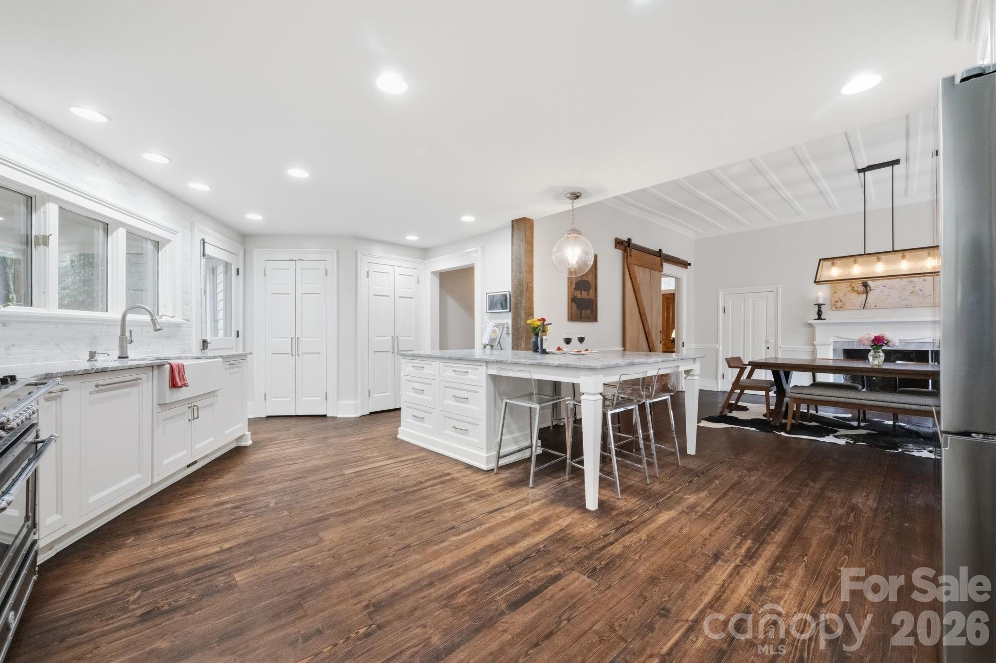 10915 Beatties Ford Road Property Photo 14