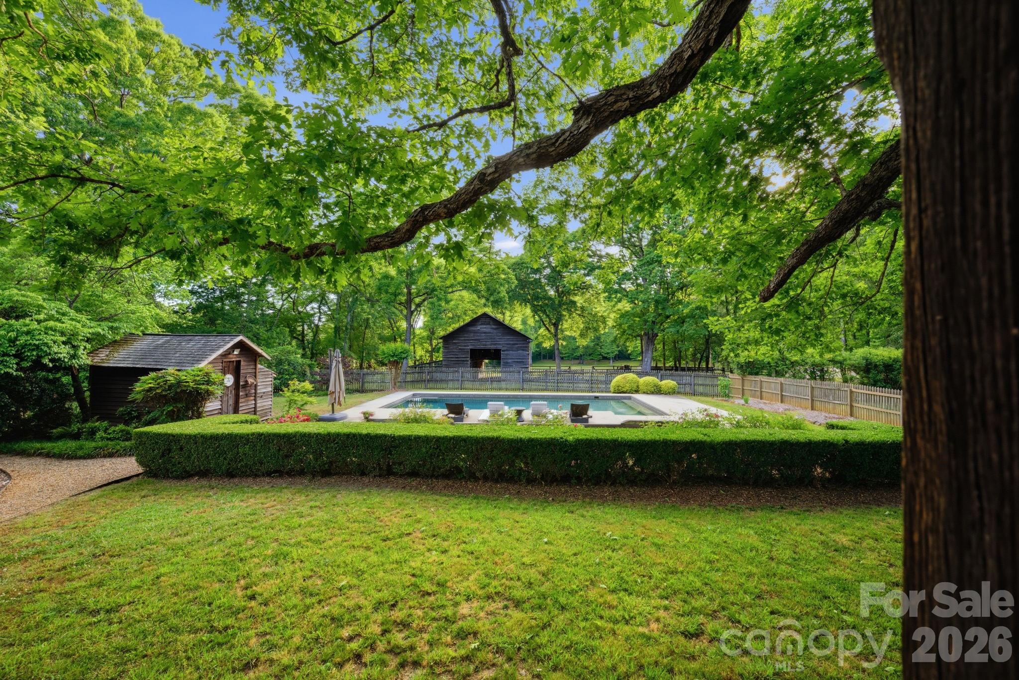 10915 Beatties Ford Road Property Photo 33