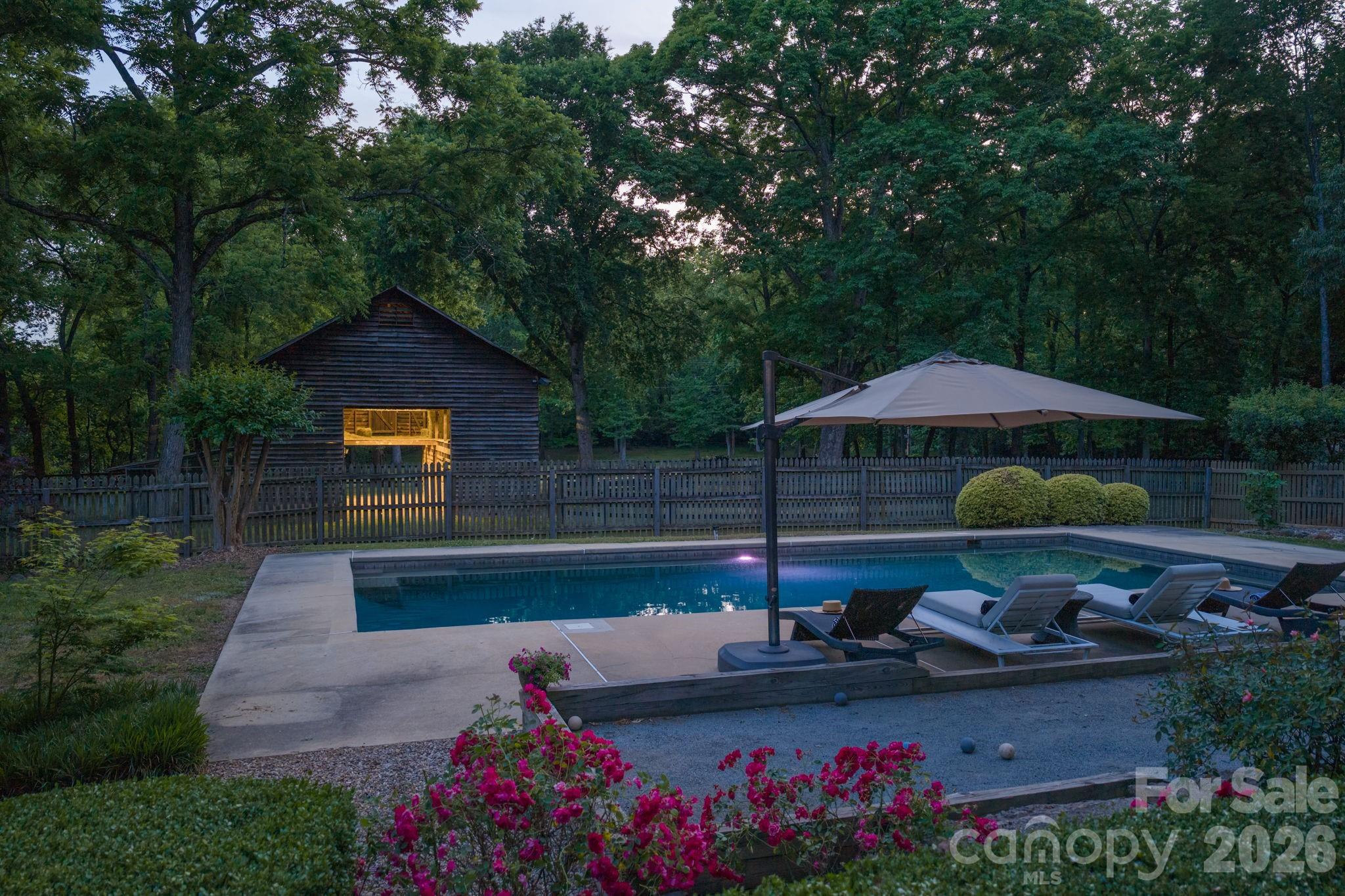 10915 Beatties Ford Road Property Photo 37