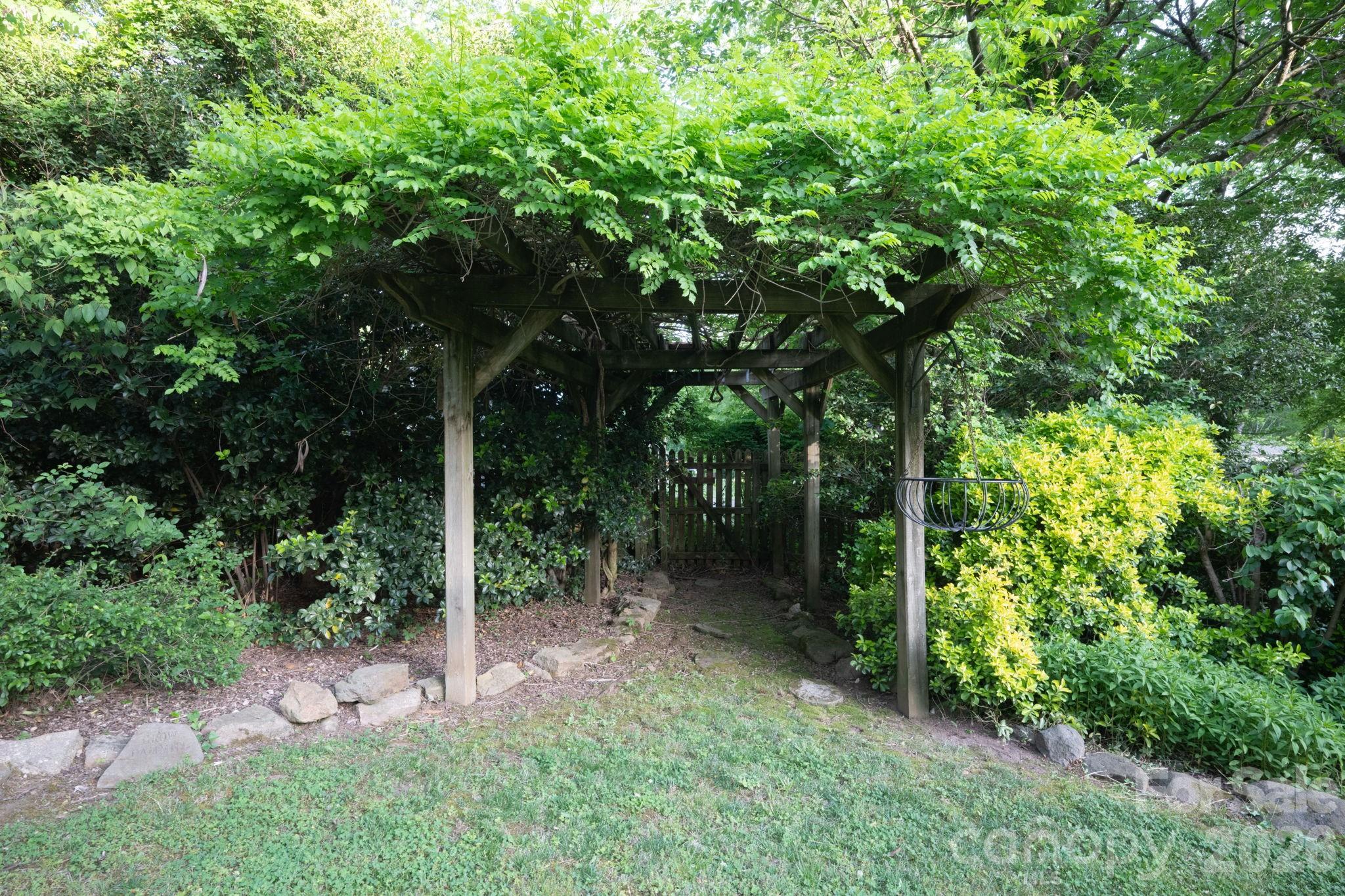 10915 Beatties Ford Road Property Photo 41