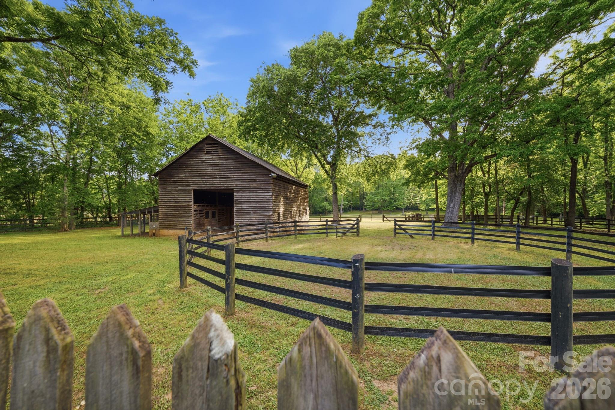 10915 Beatties Ford Road Property Photo 43
